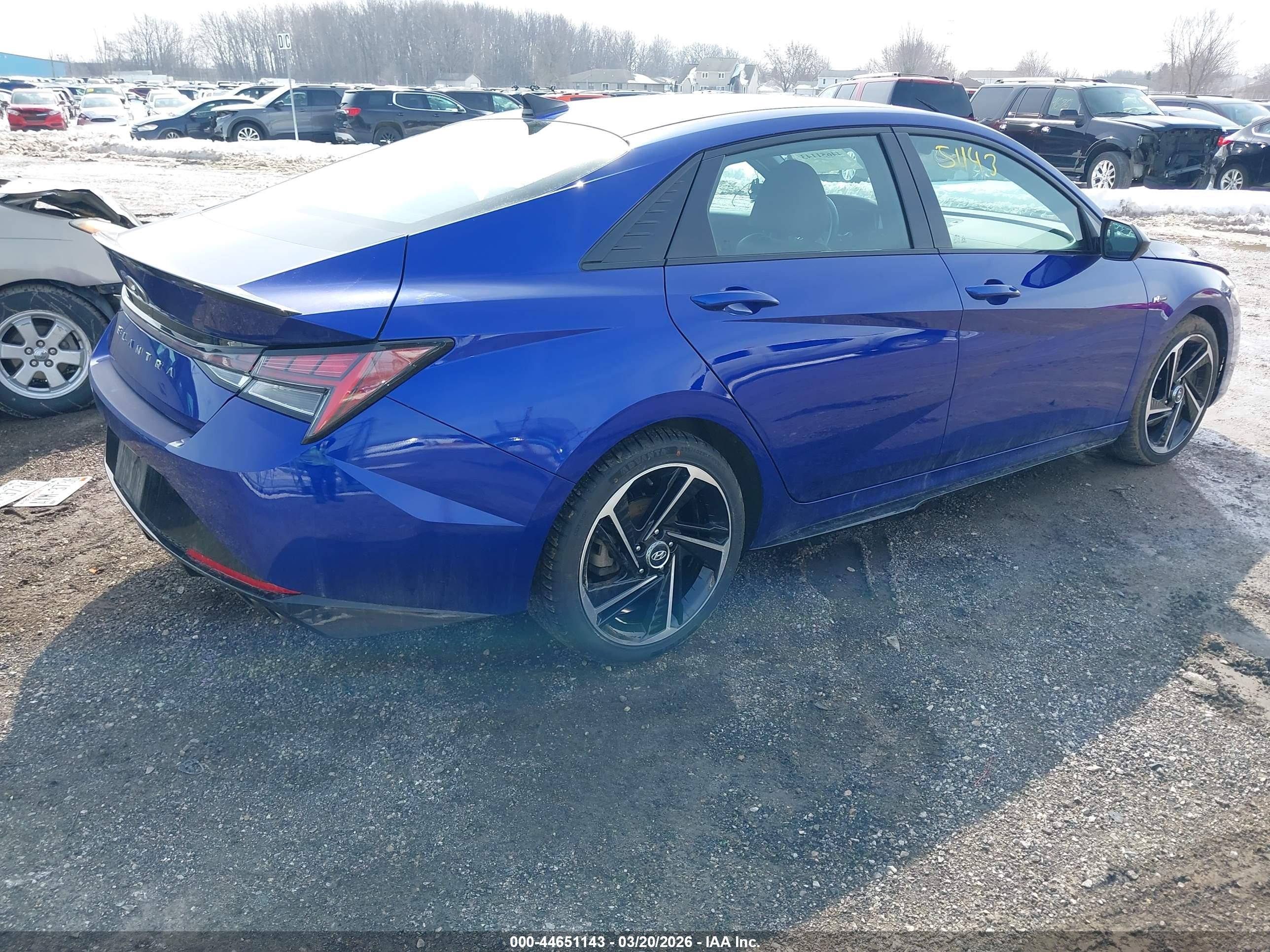 HYUNDAI ELANTRA image 4