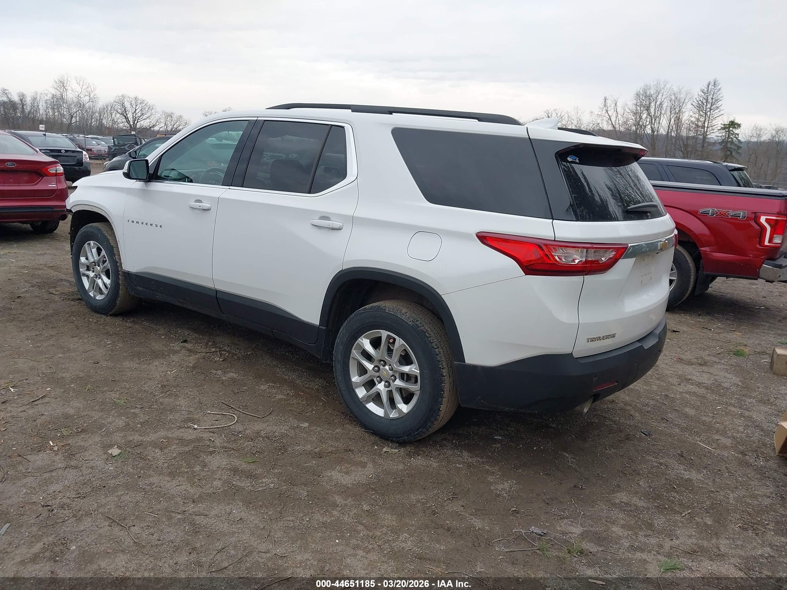 CHEVROLET TRAVERSE image 3