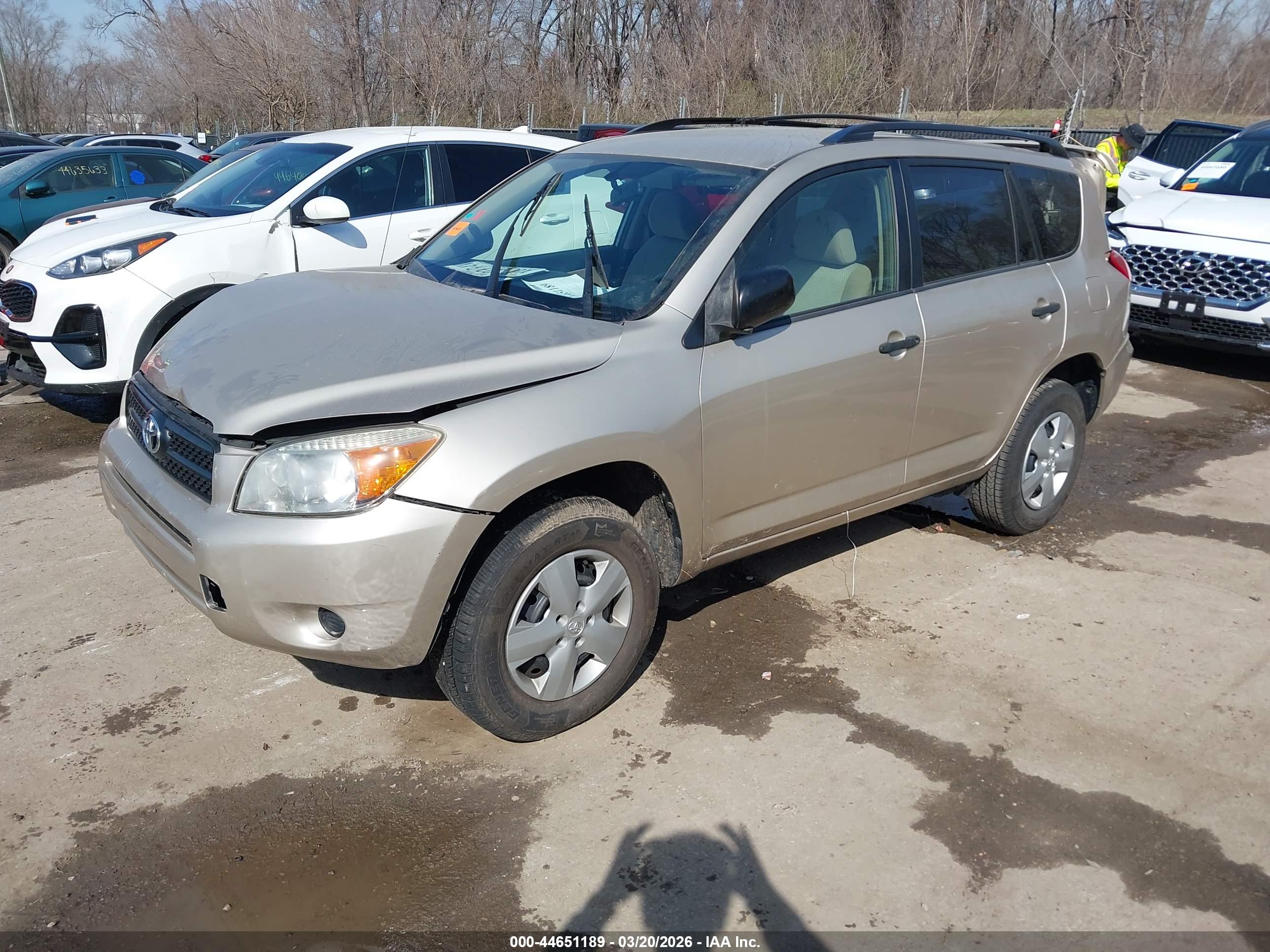 TOYOTA RAV4 image 2