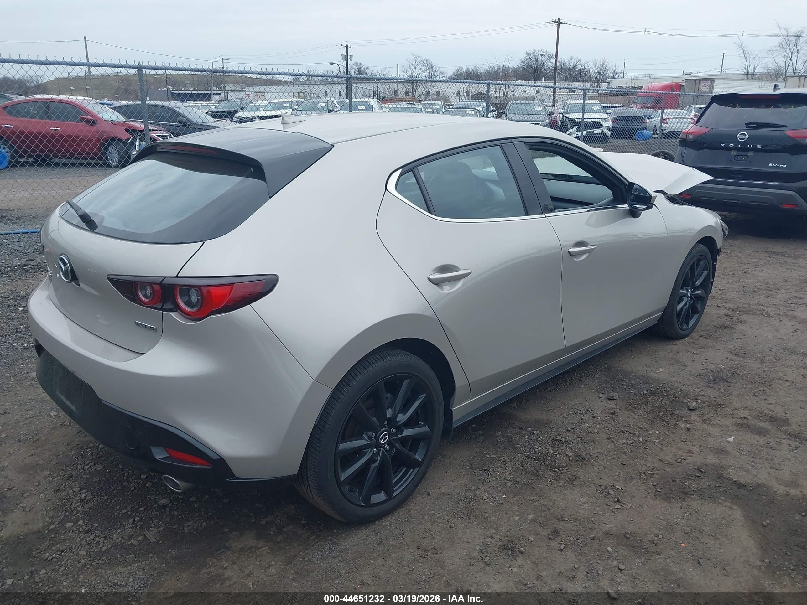 MAZDA MAZDA3 image 4