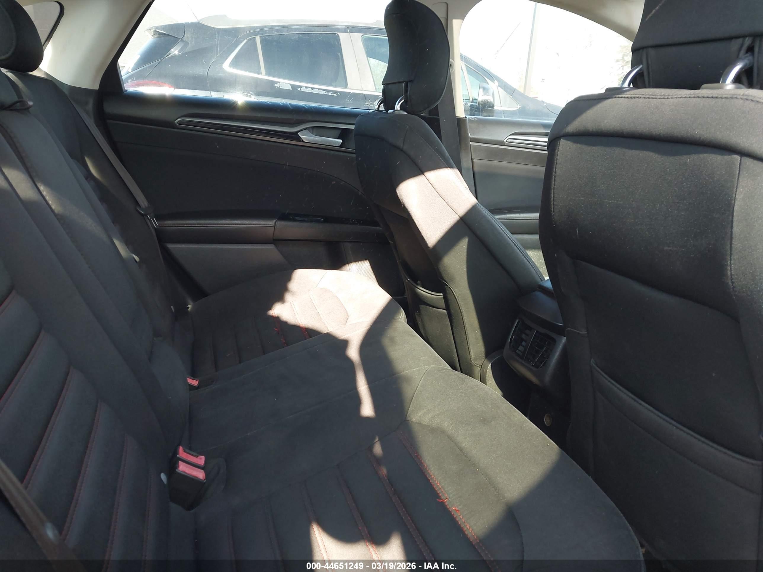 FORD FUSION image 8