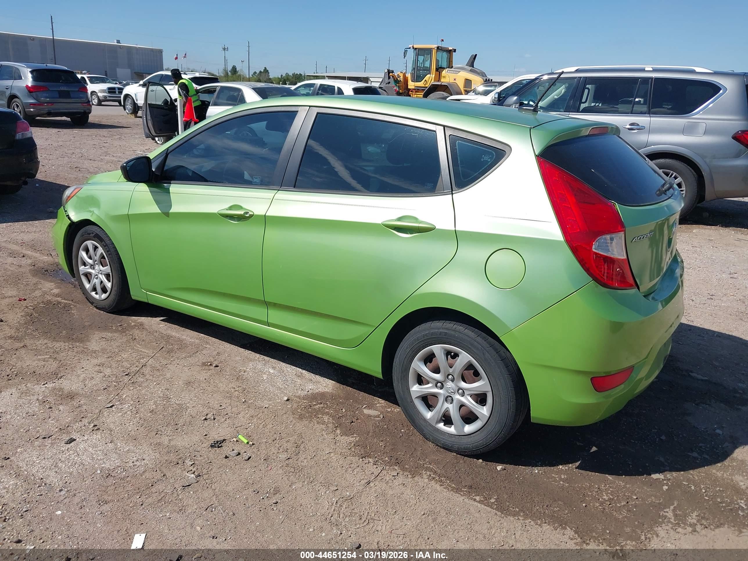 HYUNDAI ACCENT image 3