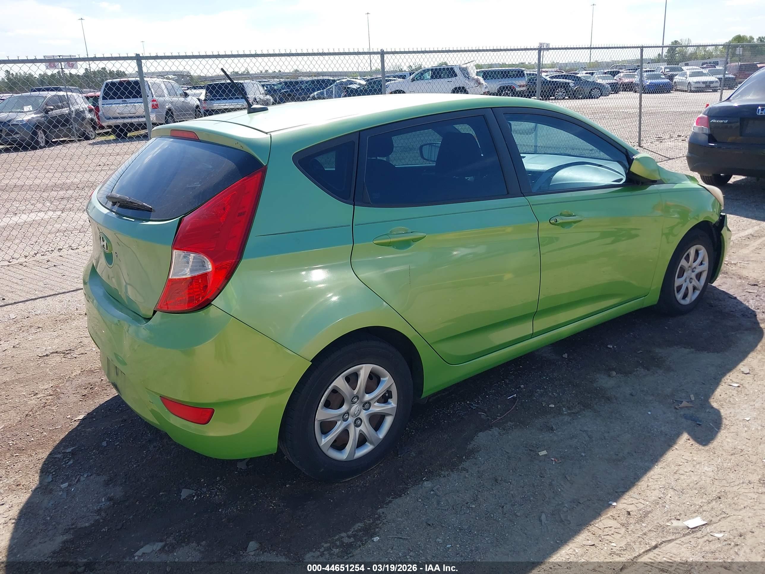 HYUNDAI ACCENT image 4