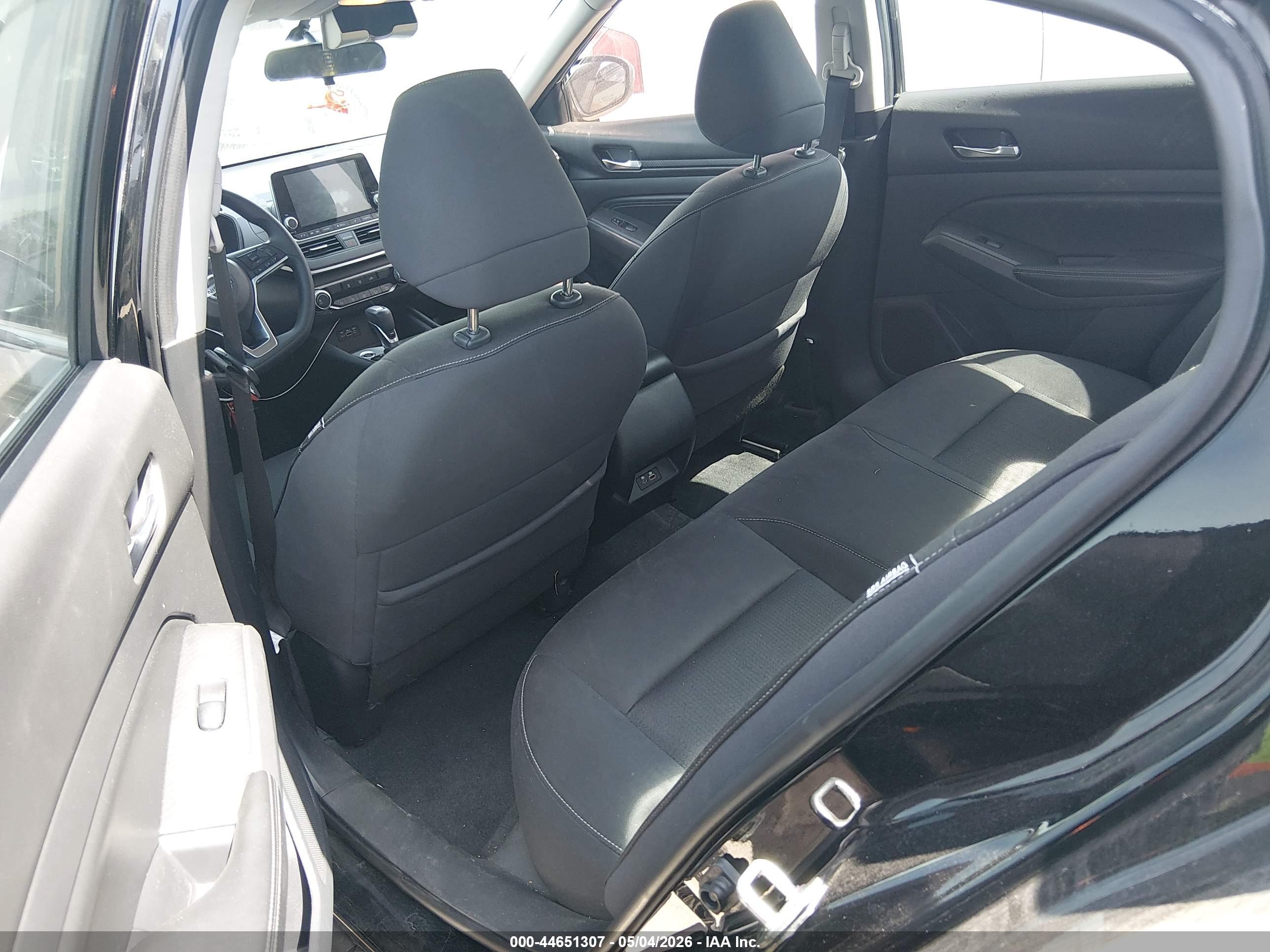NISSAN ALTIMA image 8