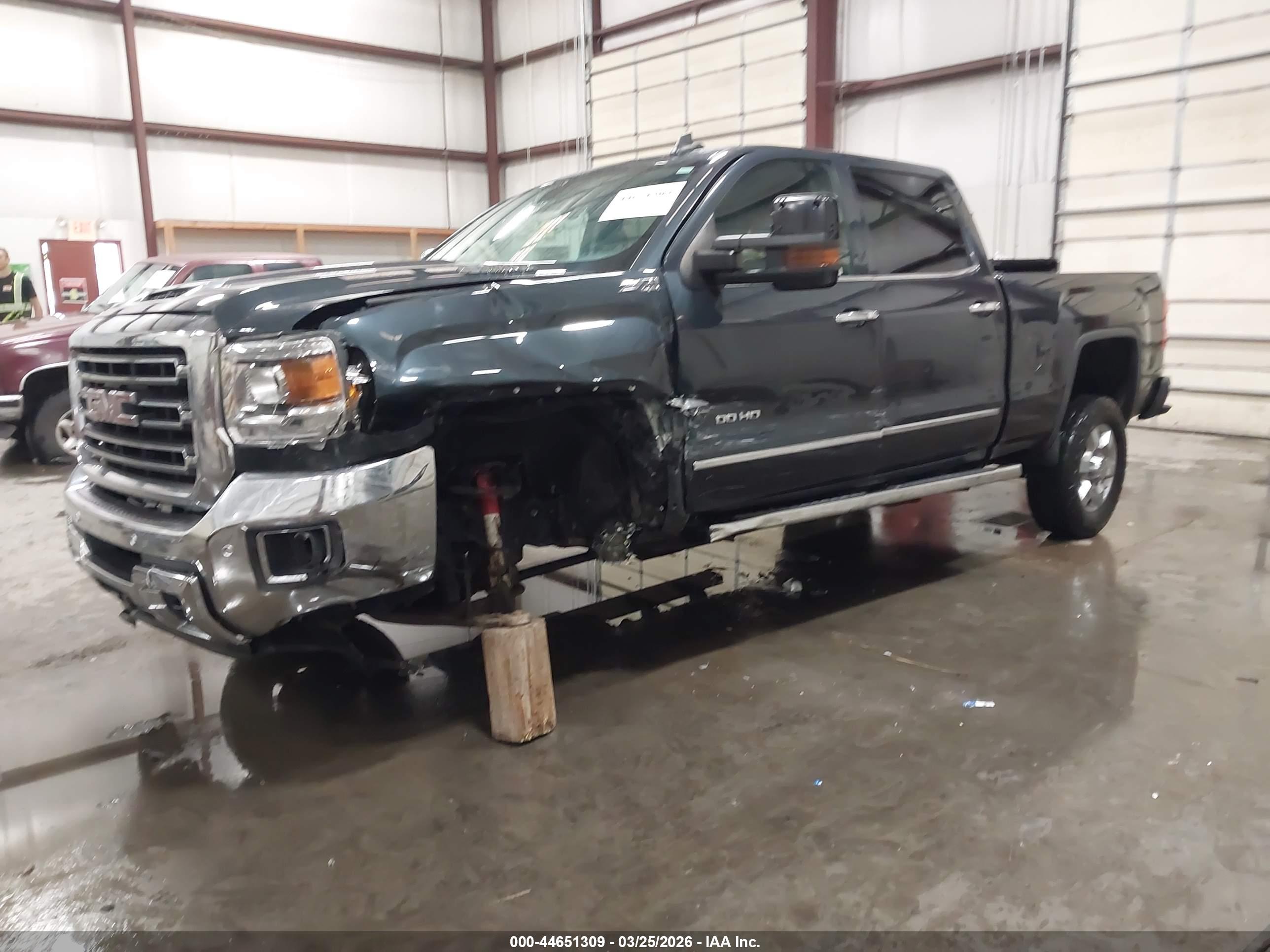 GMC SIERRA image 2