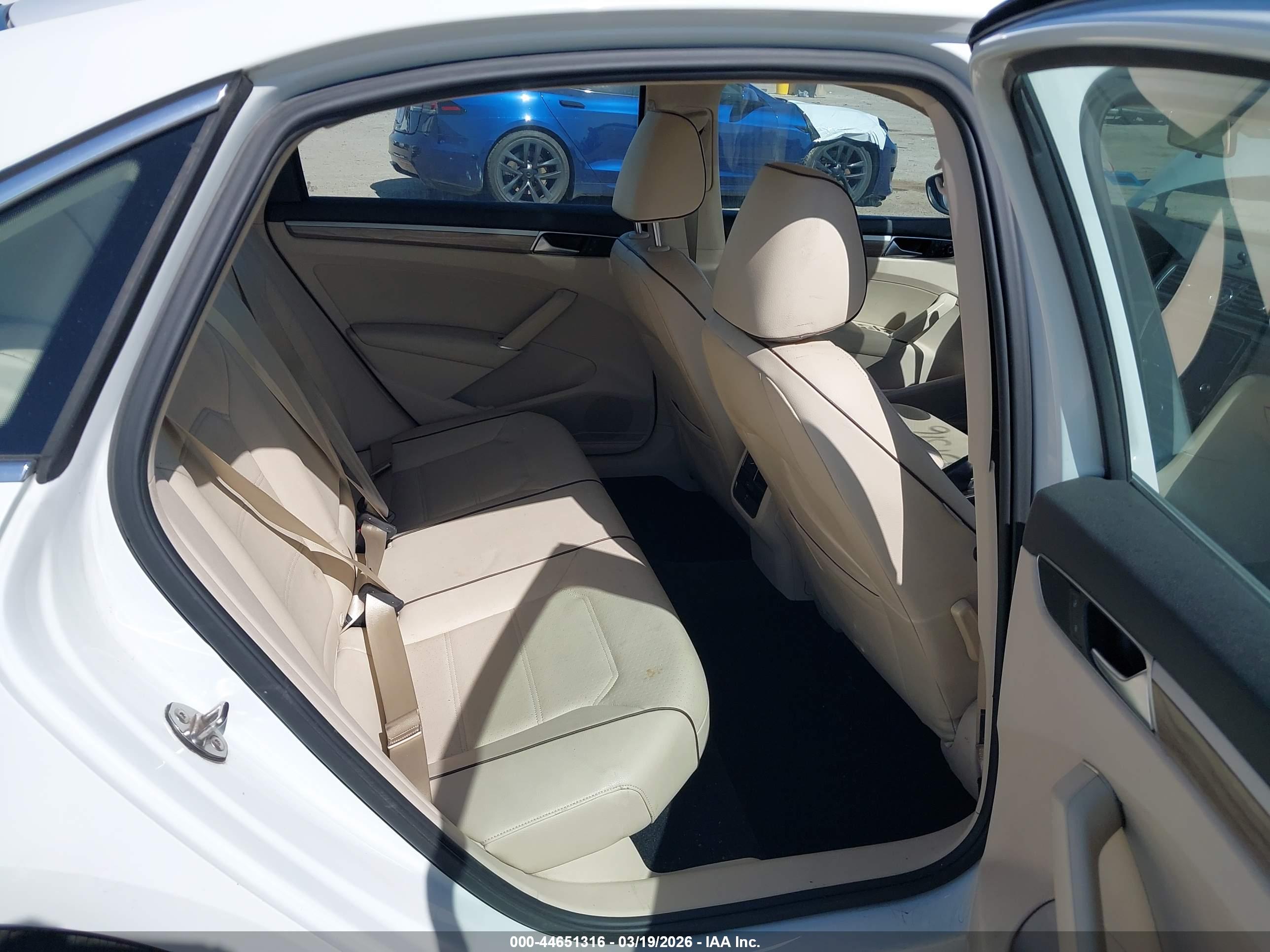 VOLKSWAGEN PASSAT image 8