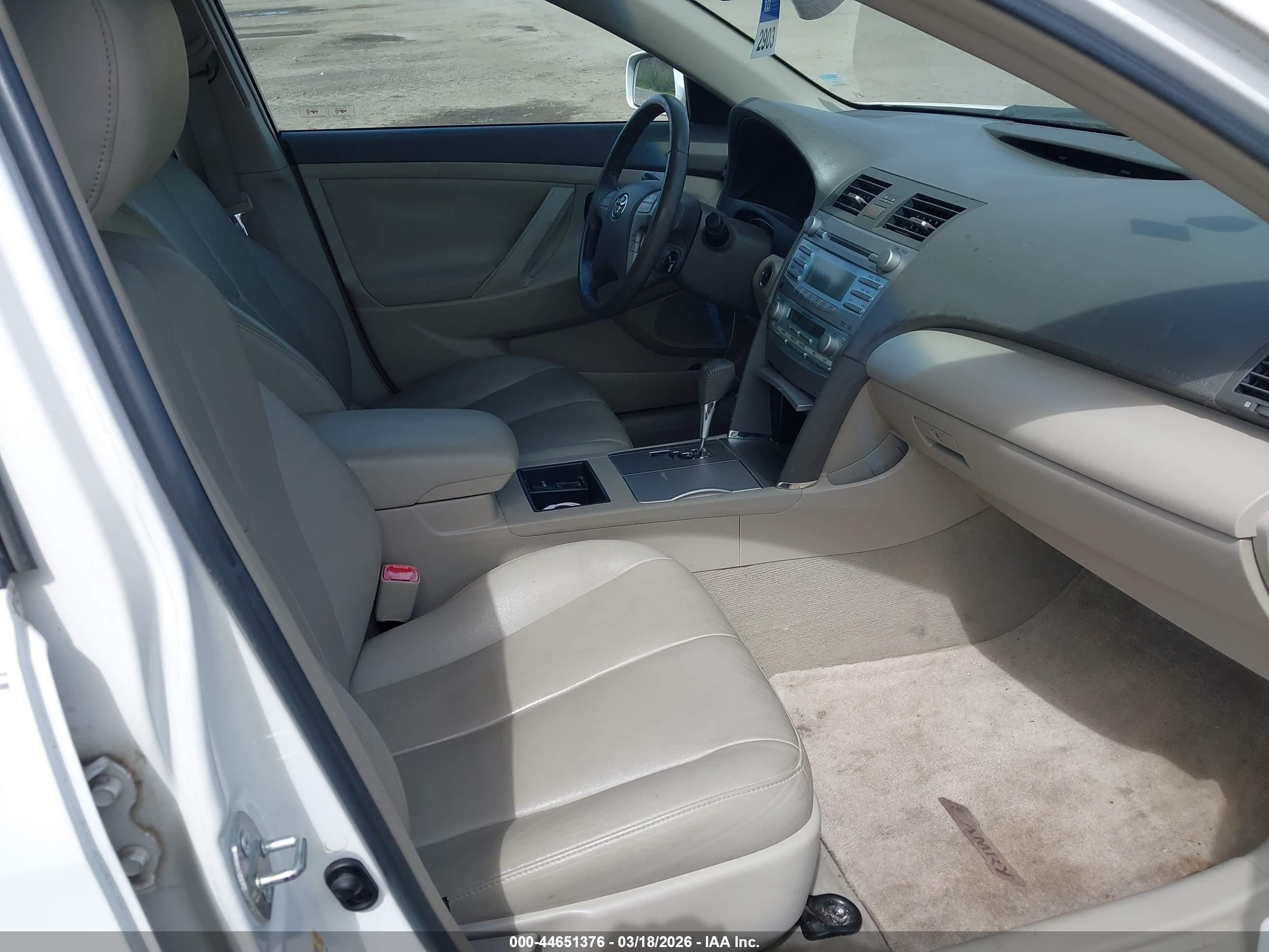 TOYOTA CAMRY image 5