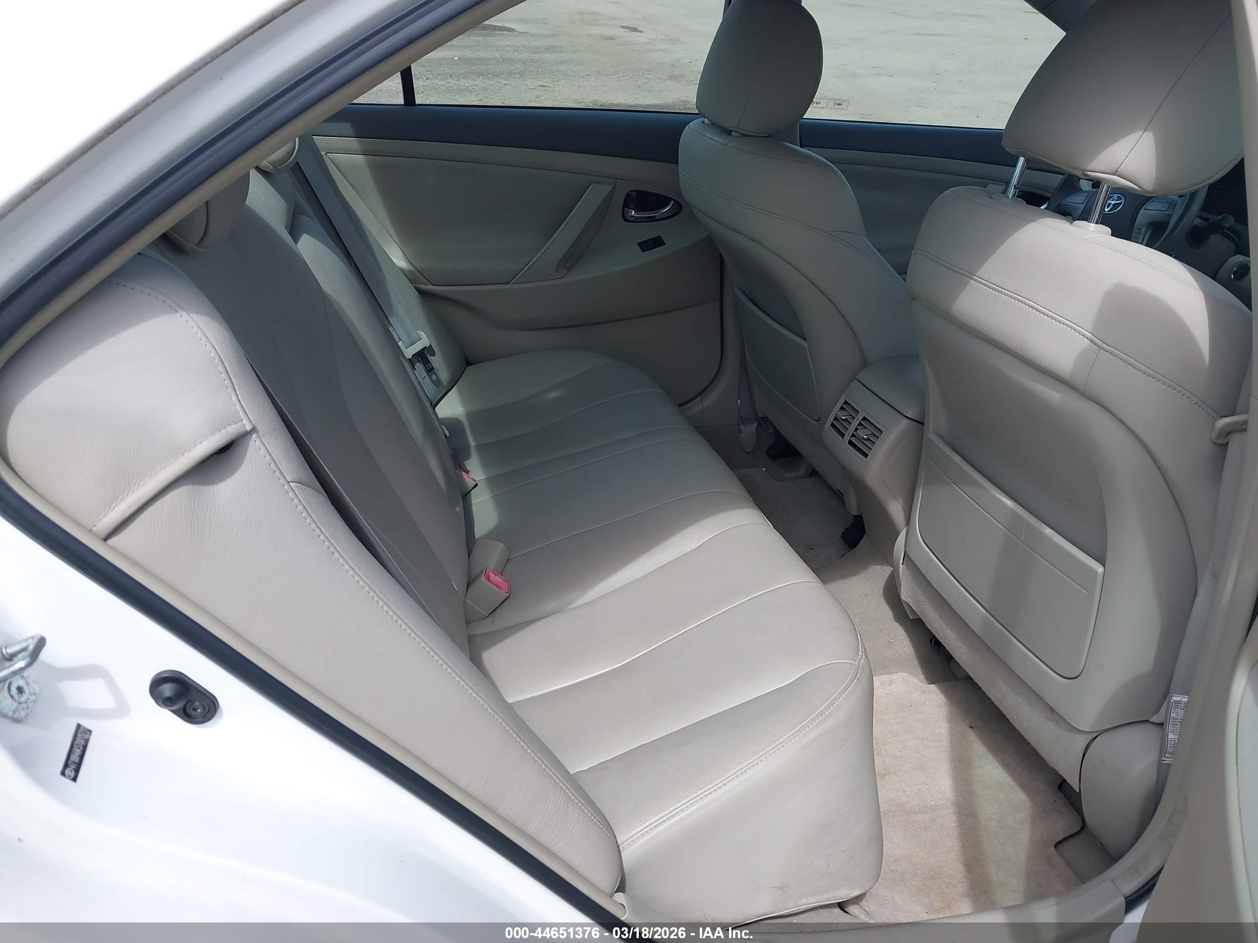 TOYOTA CAMRY image 8