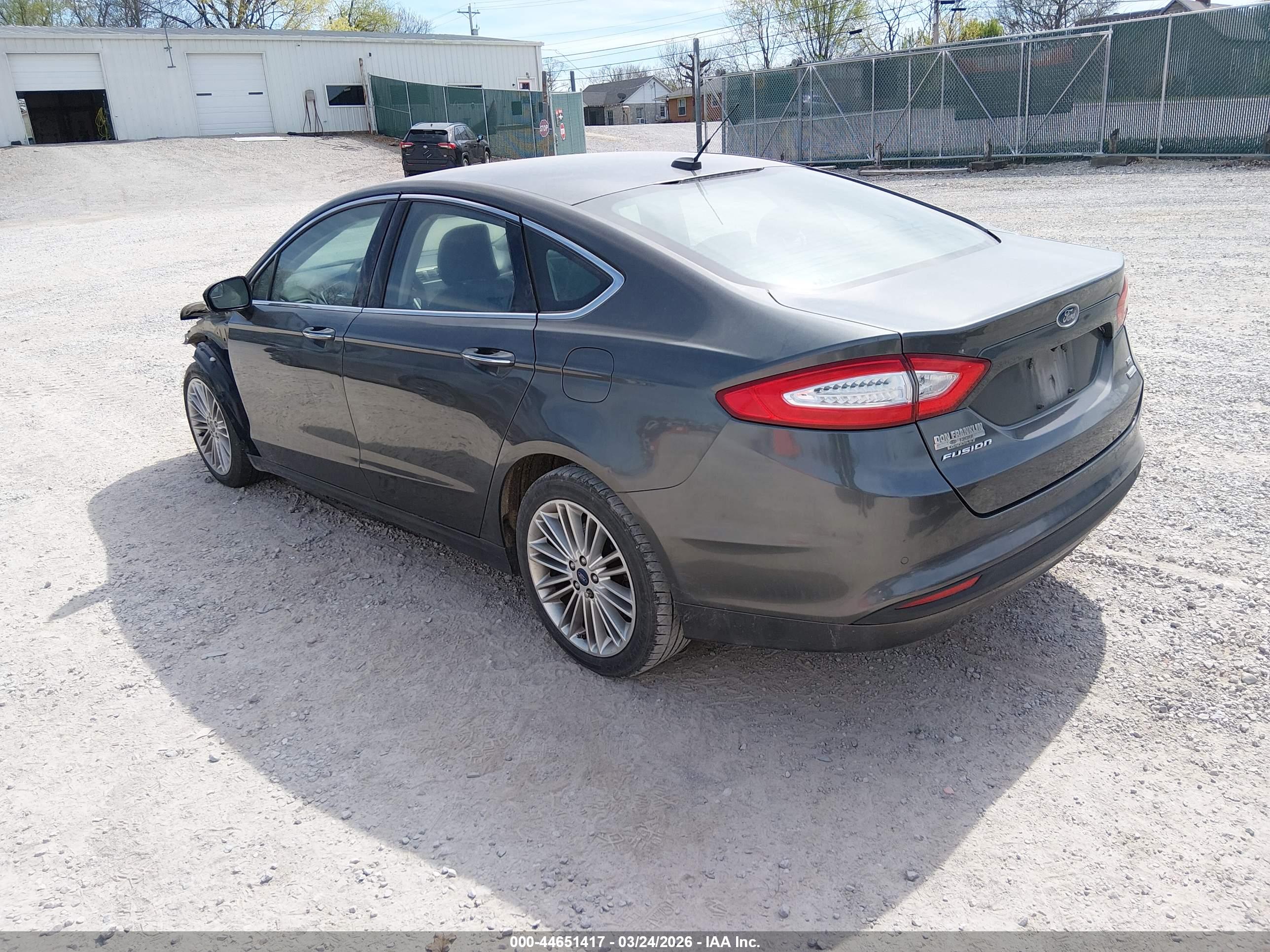 FORD FUSION image 3