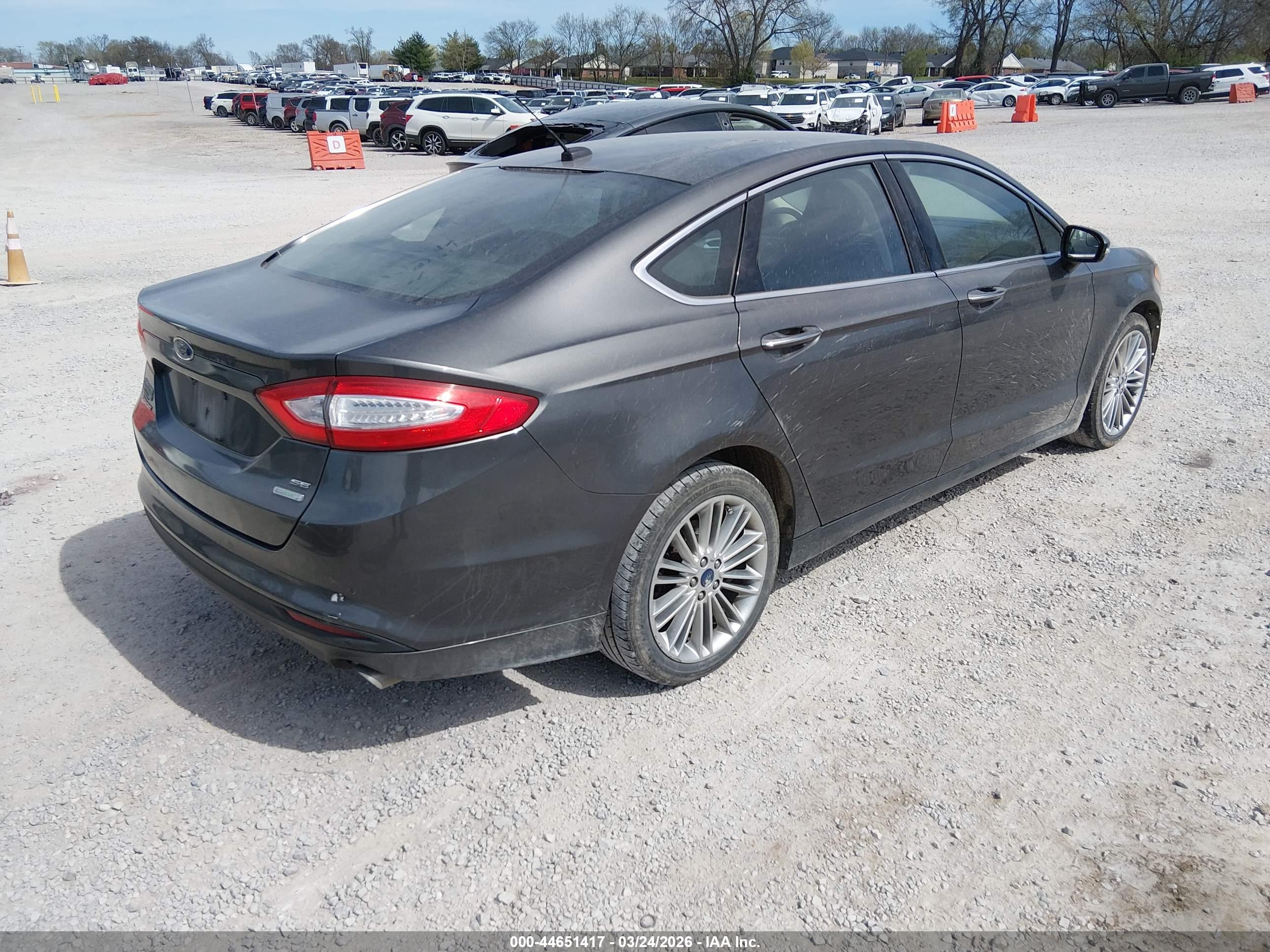FORD FUSION image 4