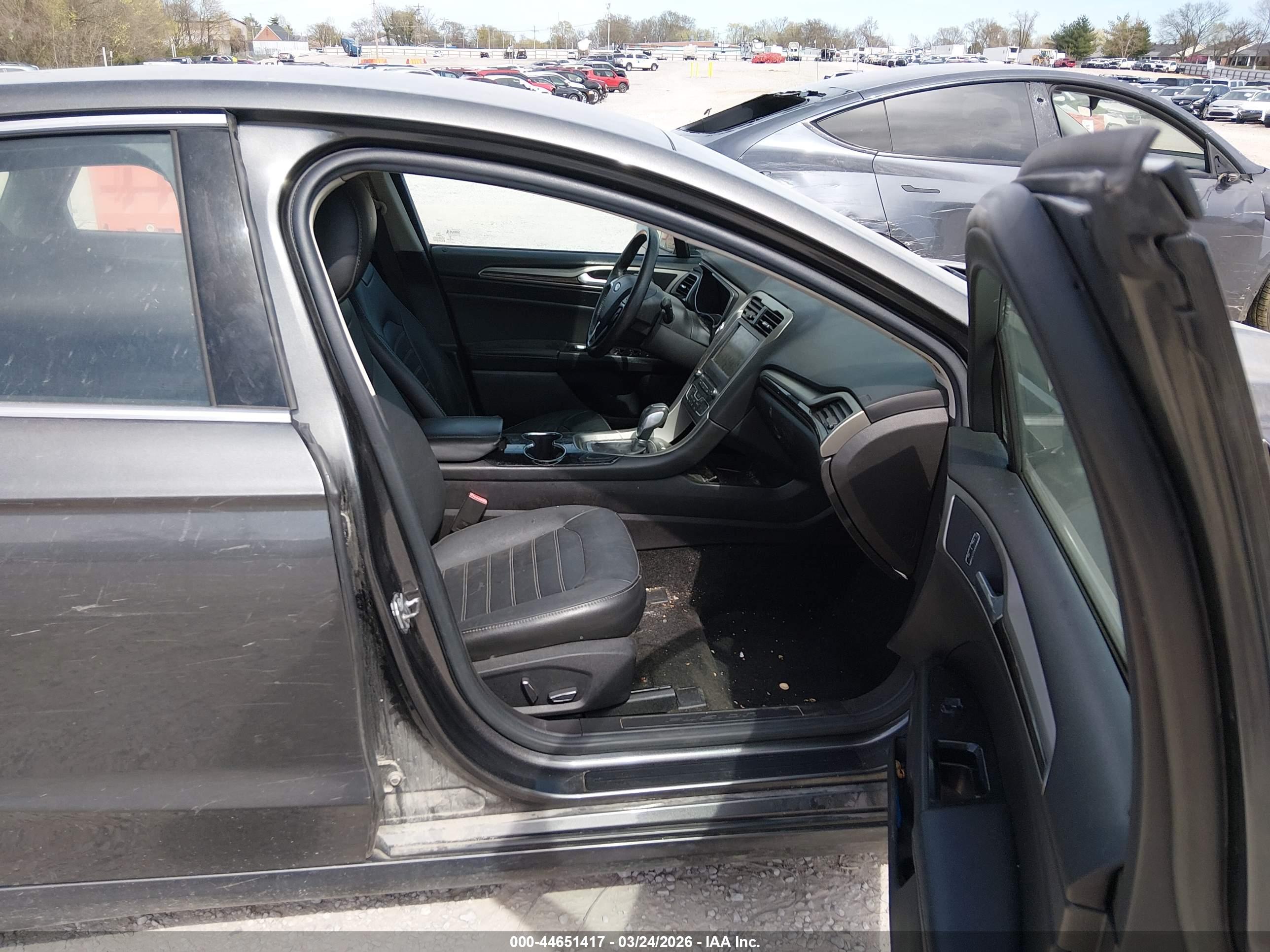 FORD FUSION image 5