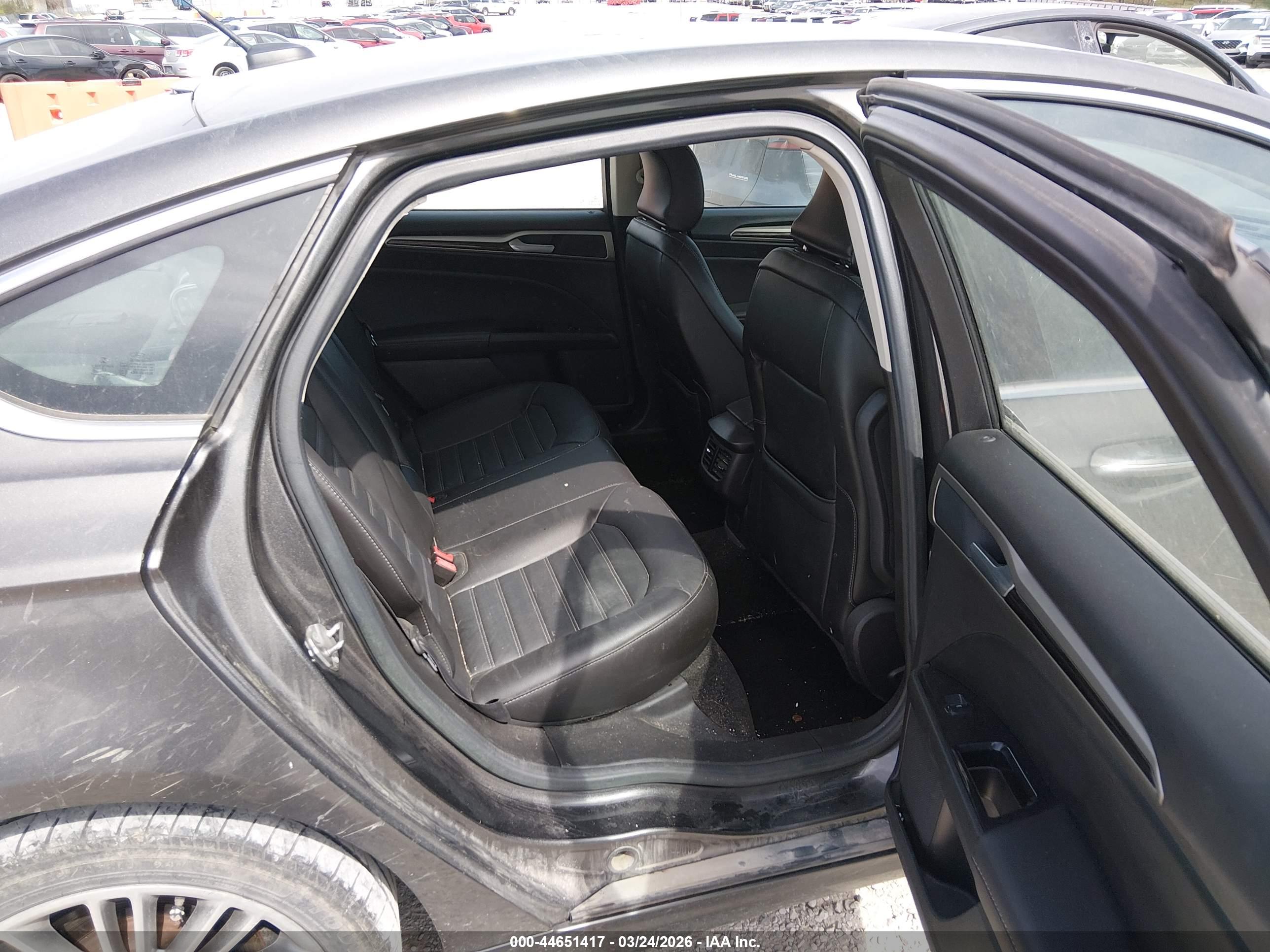 FORD FUSION image 8