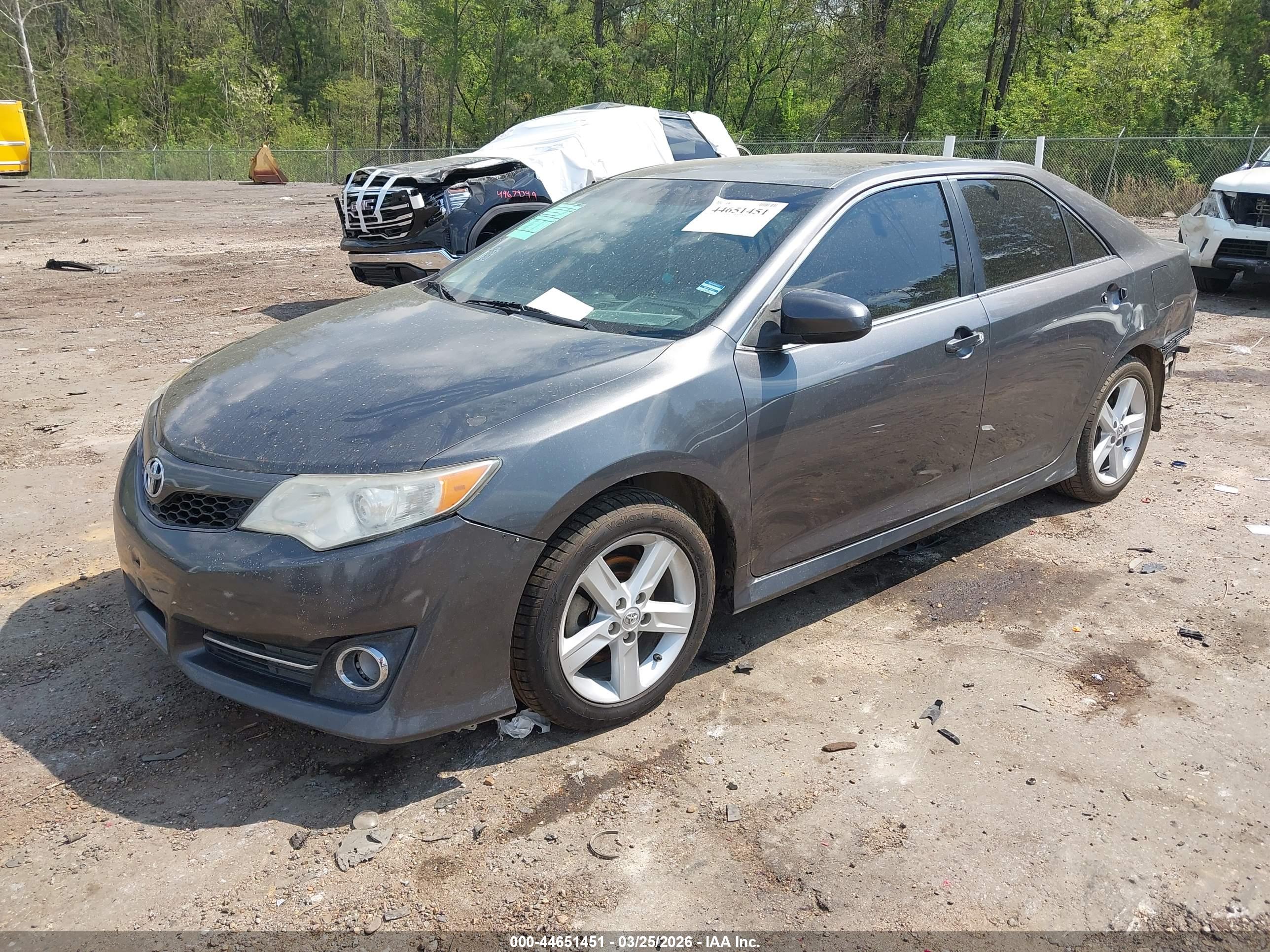 TOYOTA CAMRY image 2
