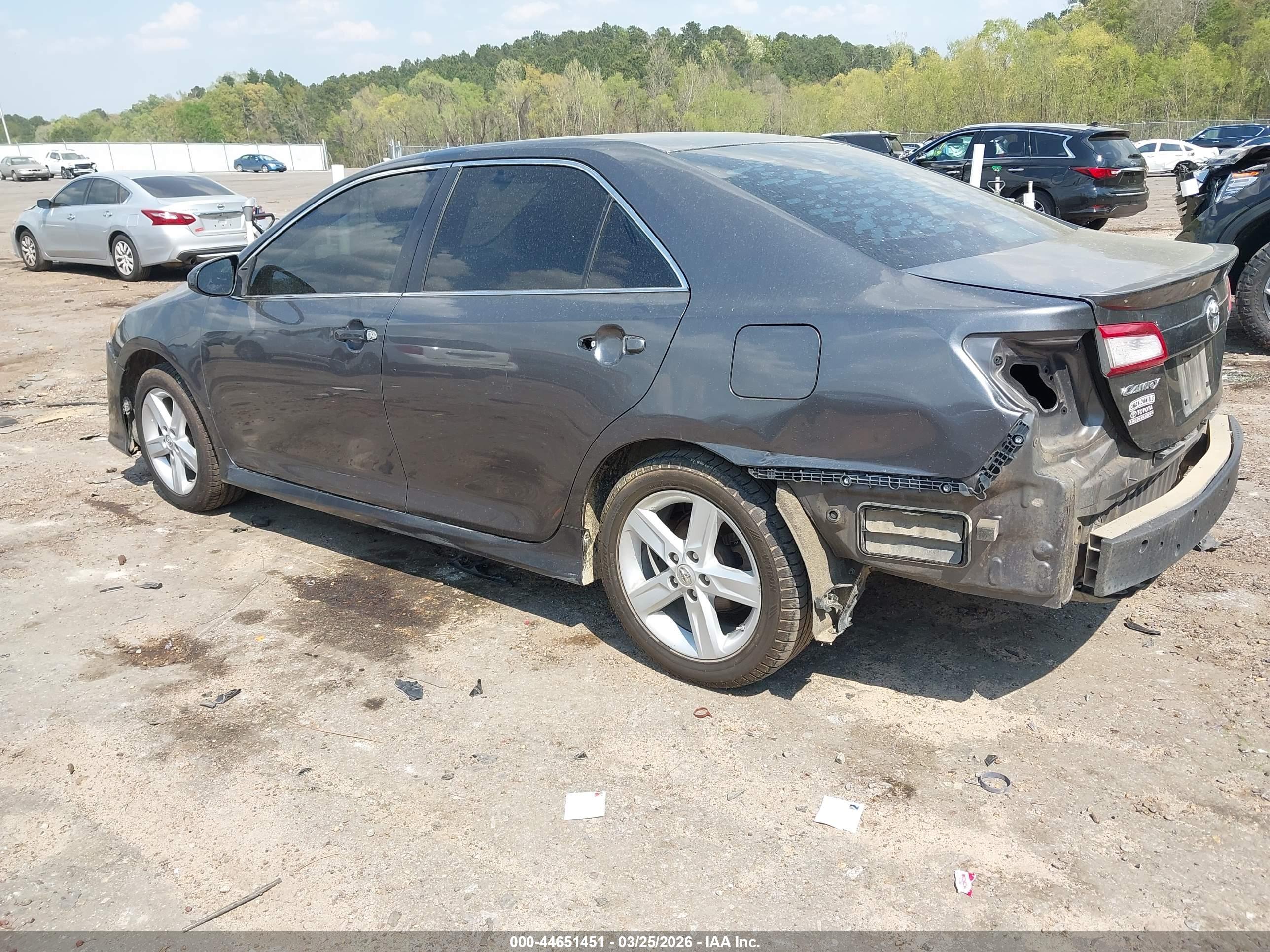 TOYOTA CAMRY image 3