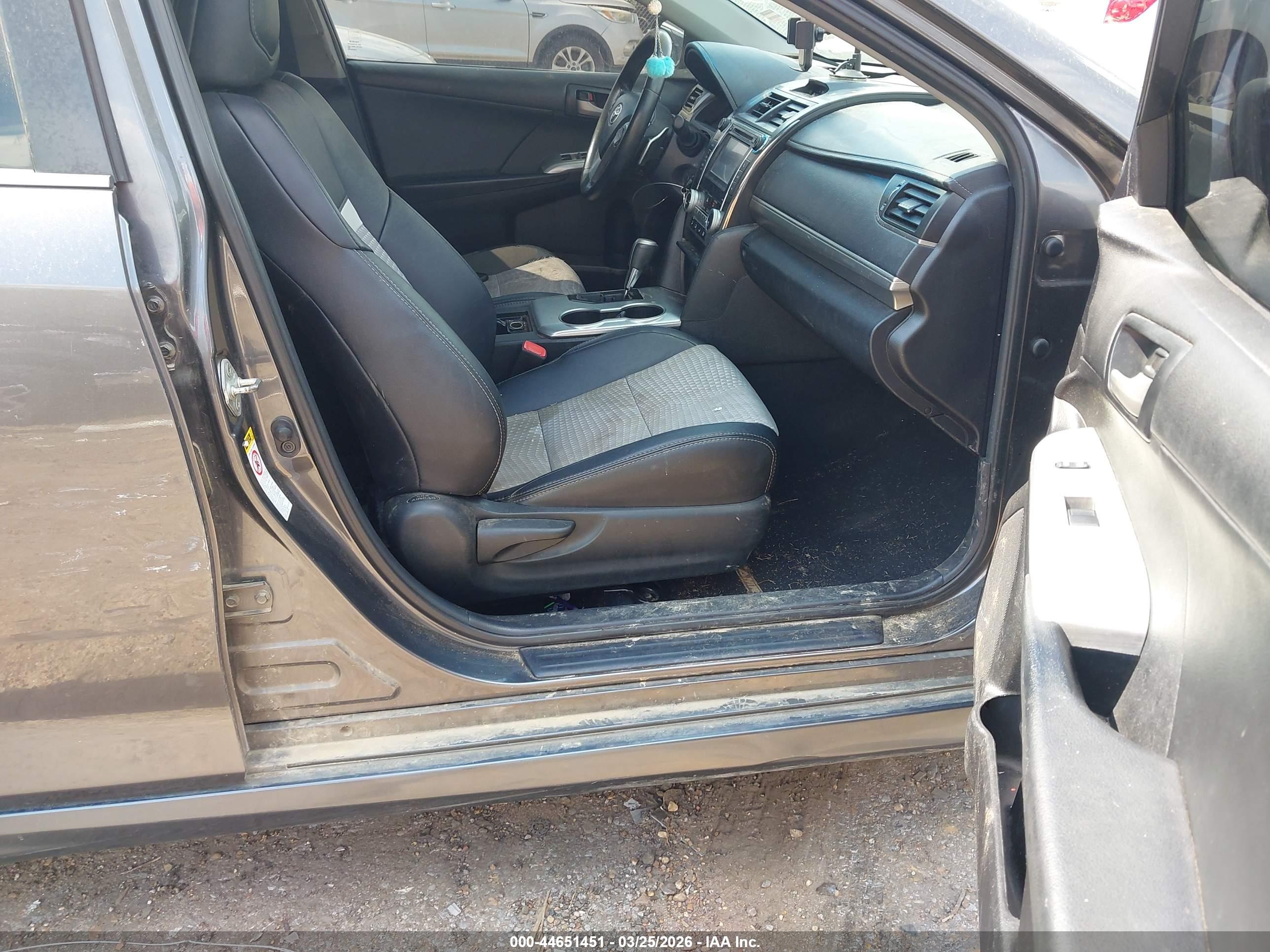 TOYOTA CAMRY image 5