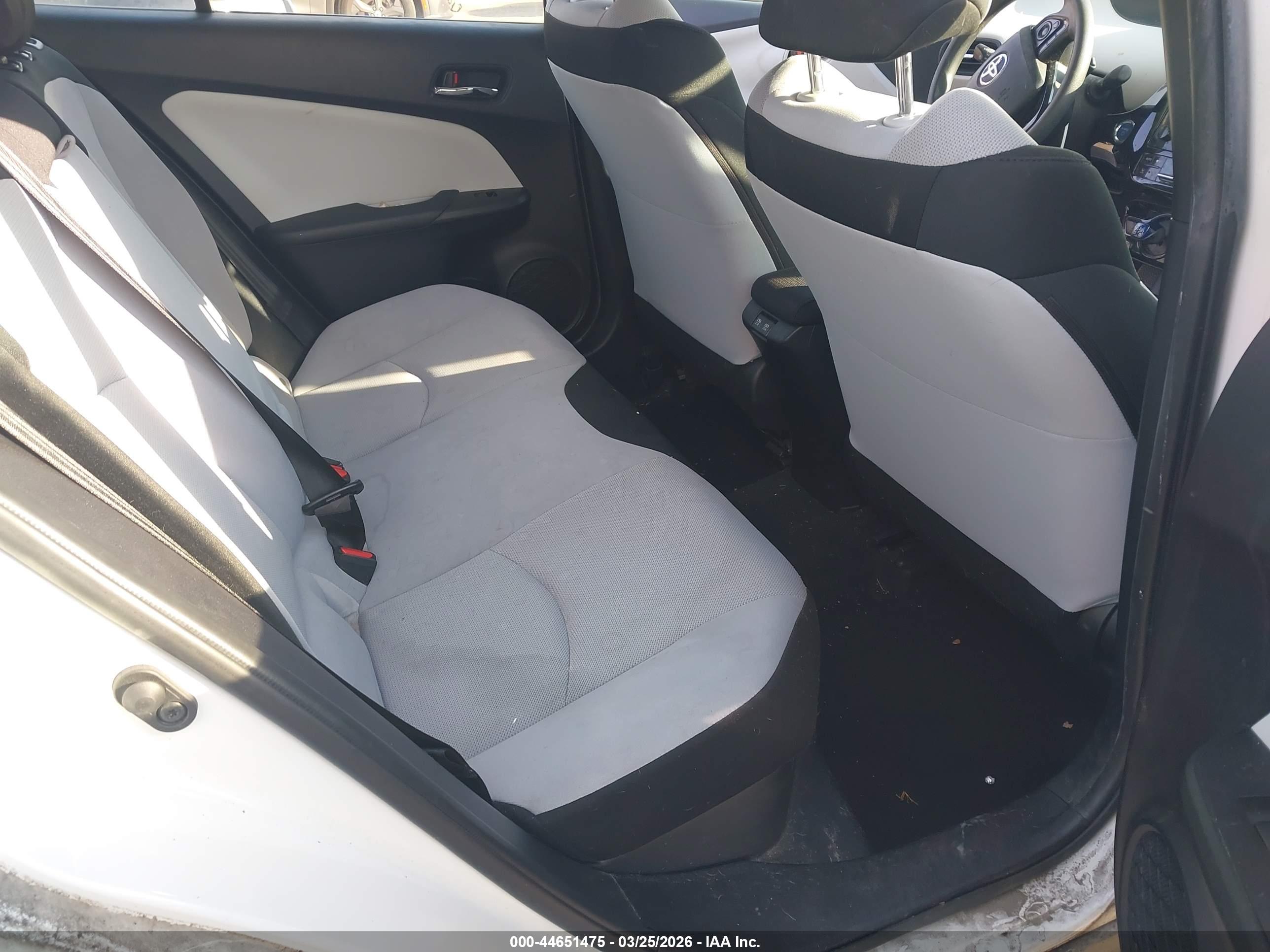 TOYOTA PRIUS image 8