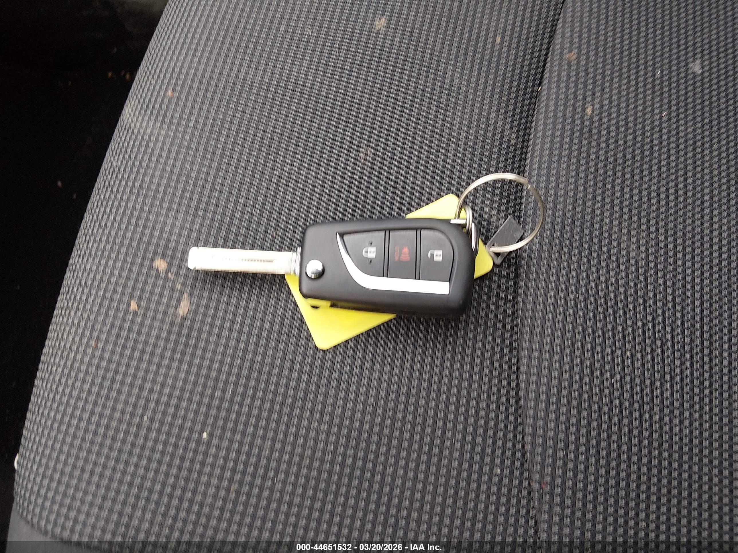 TOYOTA RAV4 image 11