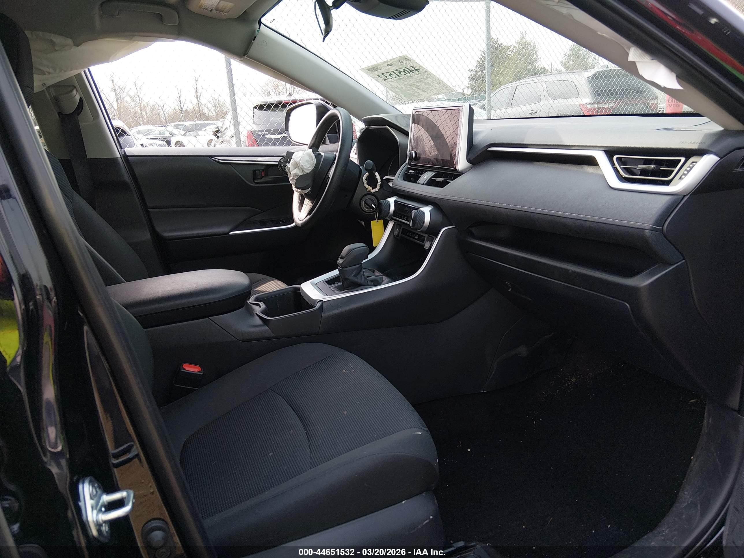 TOYOTA RAV4 image 5