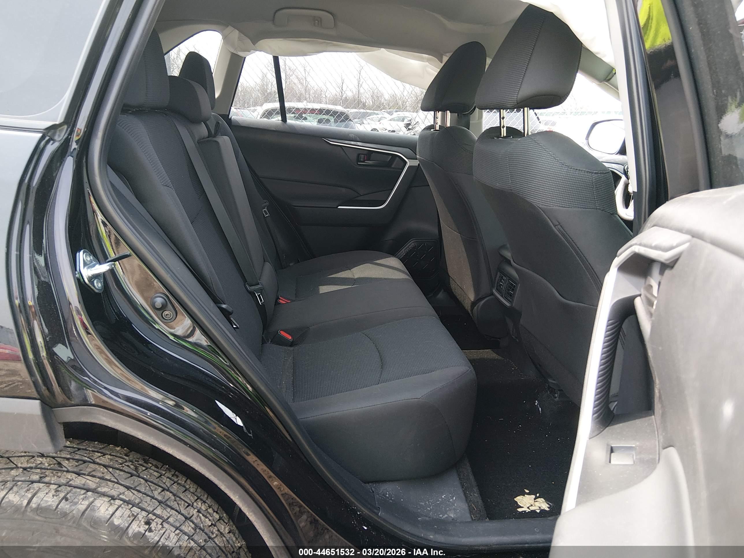 TOYOTA RAV4 image 8