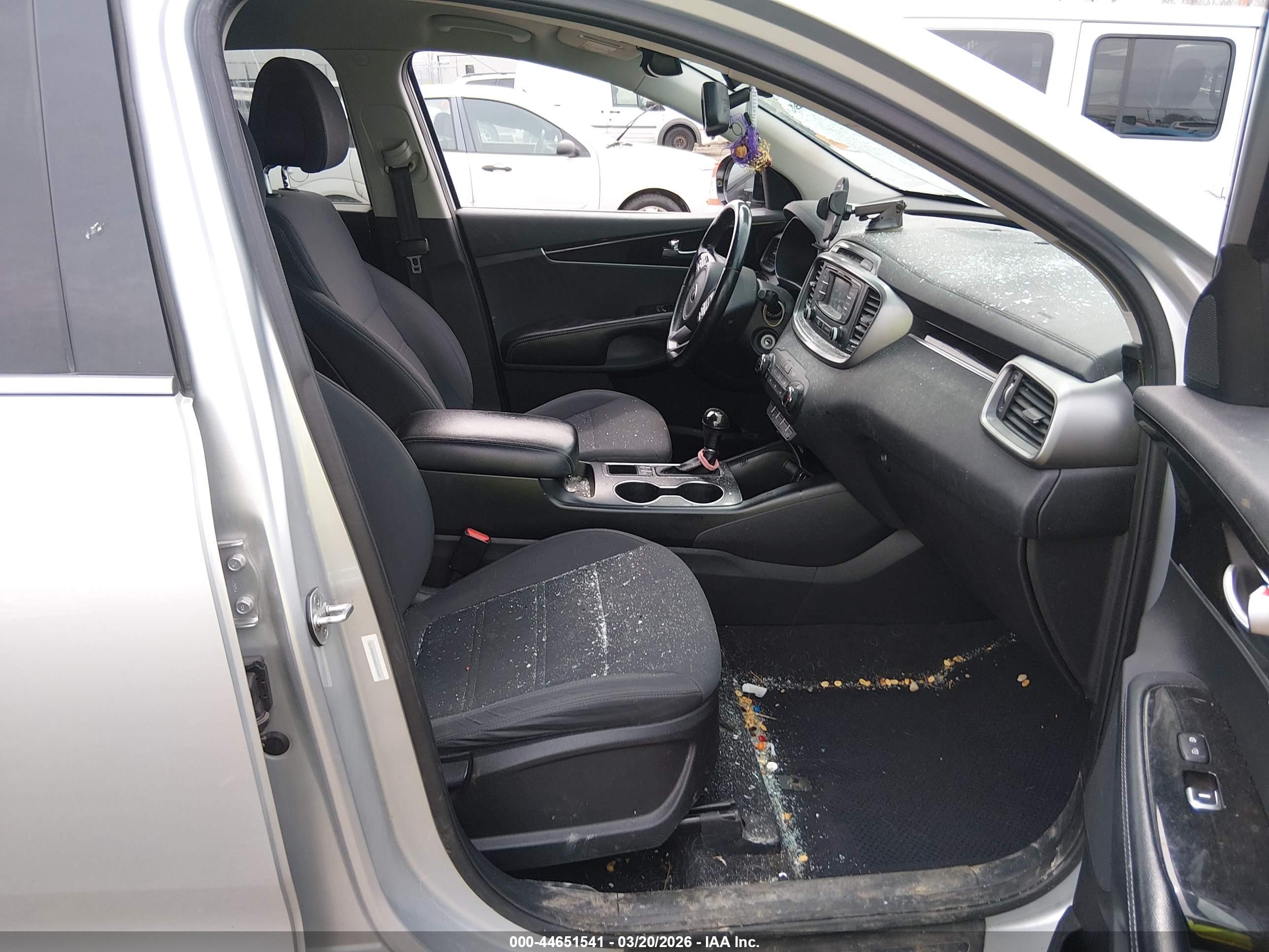 KIA SORENTO image 5