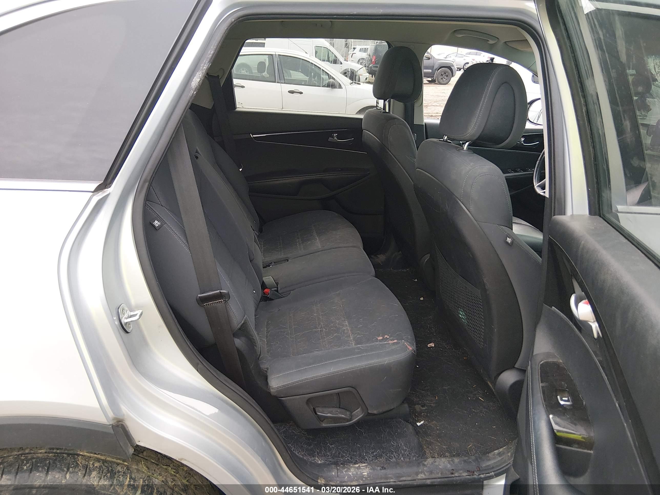 KIA SORENTO image 8