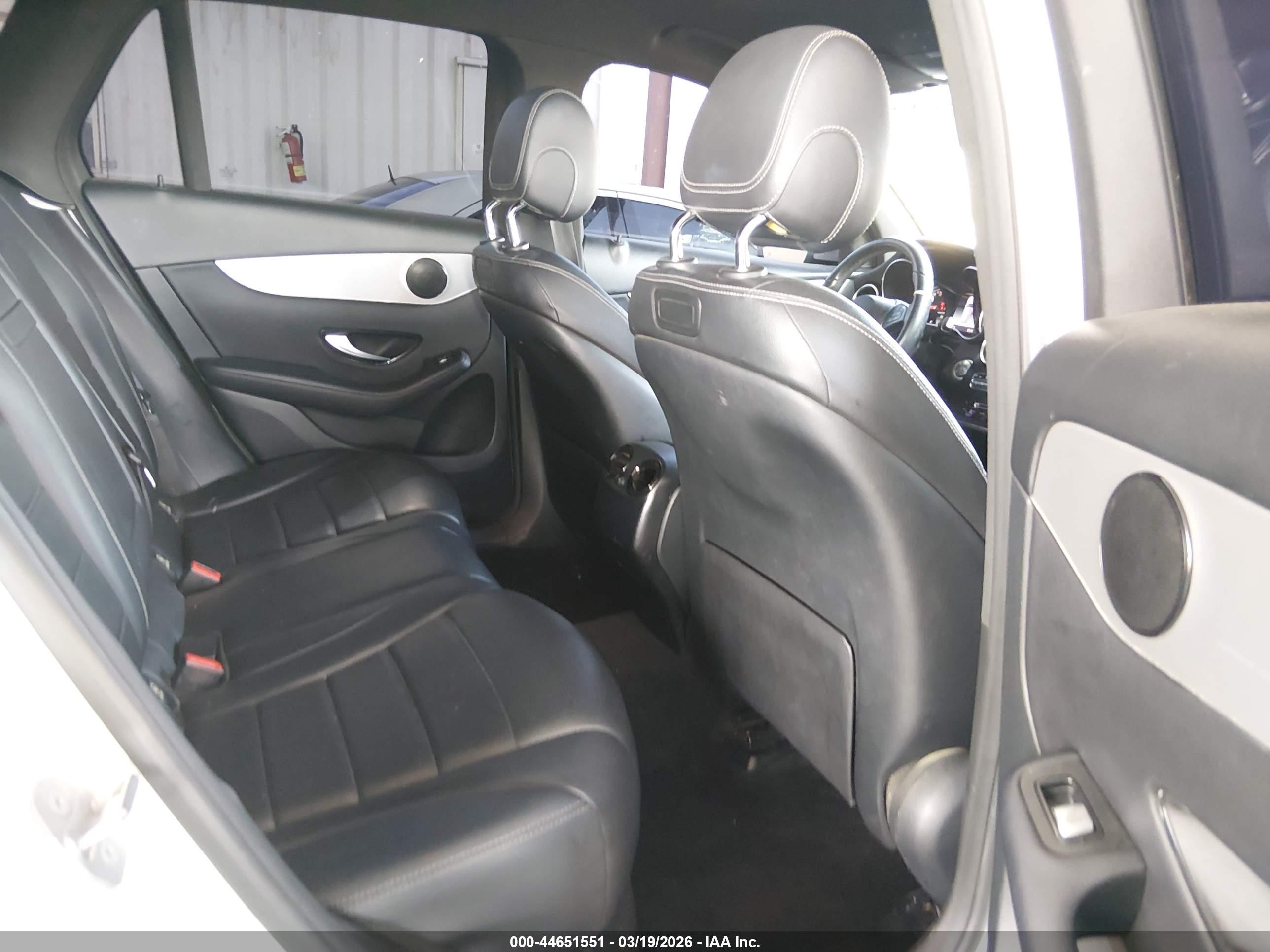 MERCEDES-BENZ GLC image 8