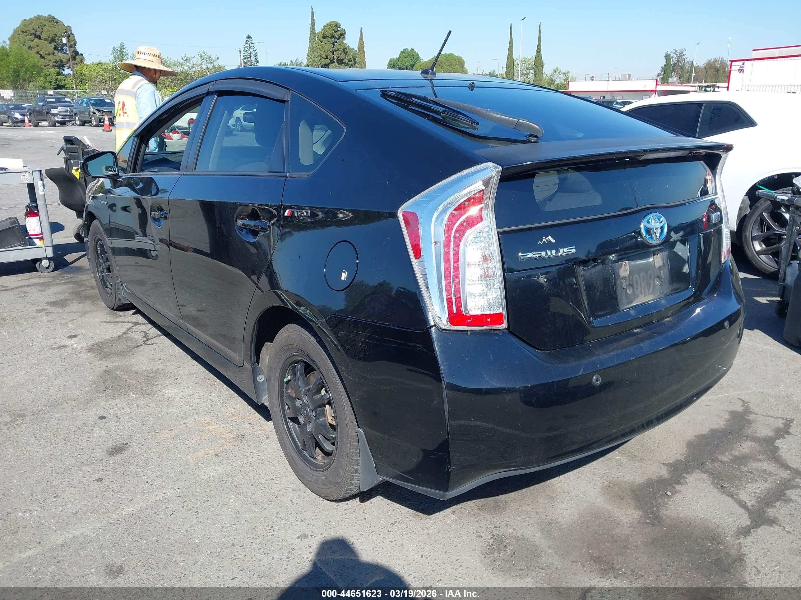 TOYOTA PRIUS image 3