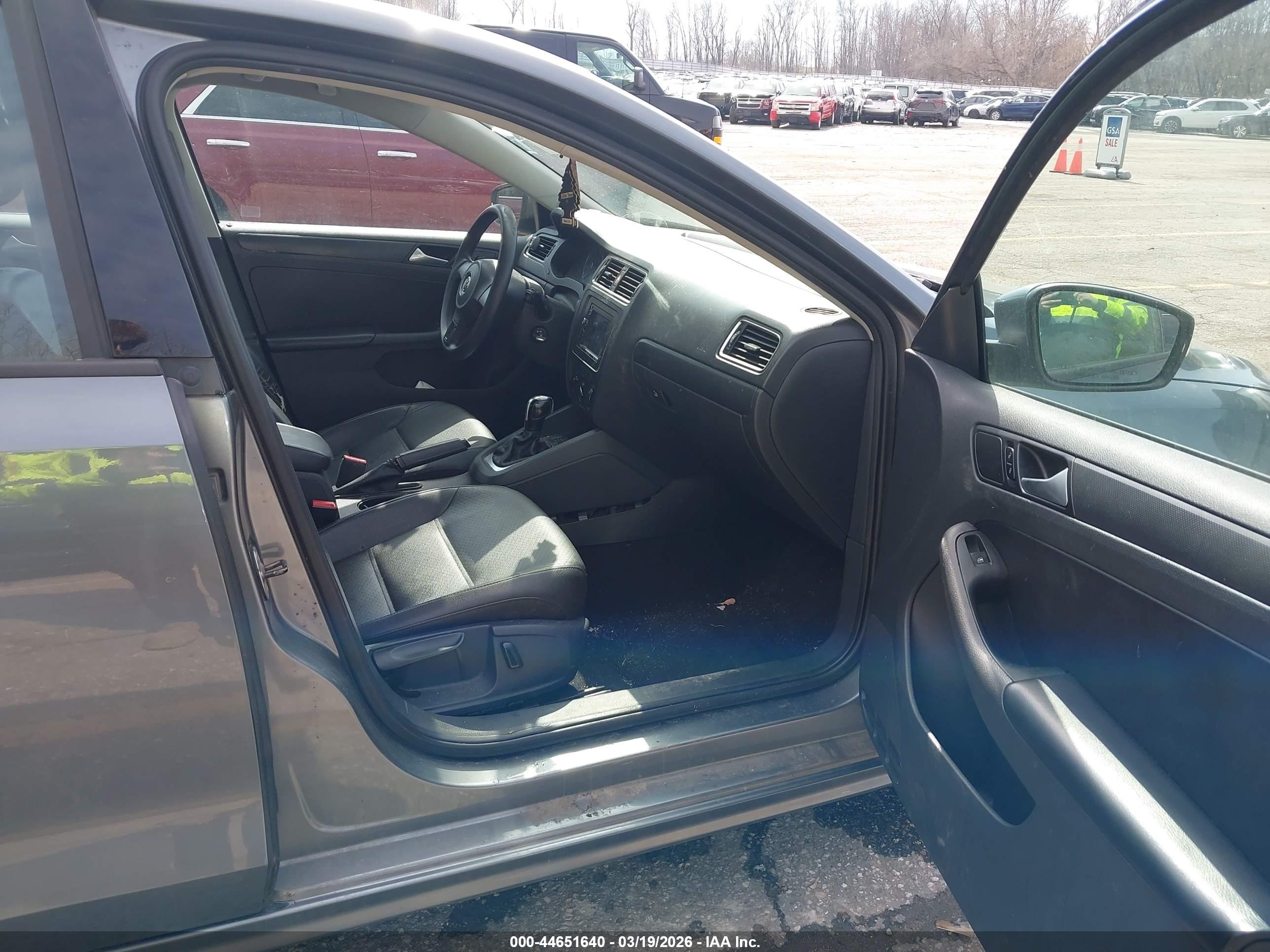 VOLKSWAGEN JETTA image 5
