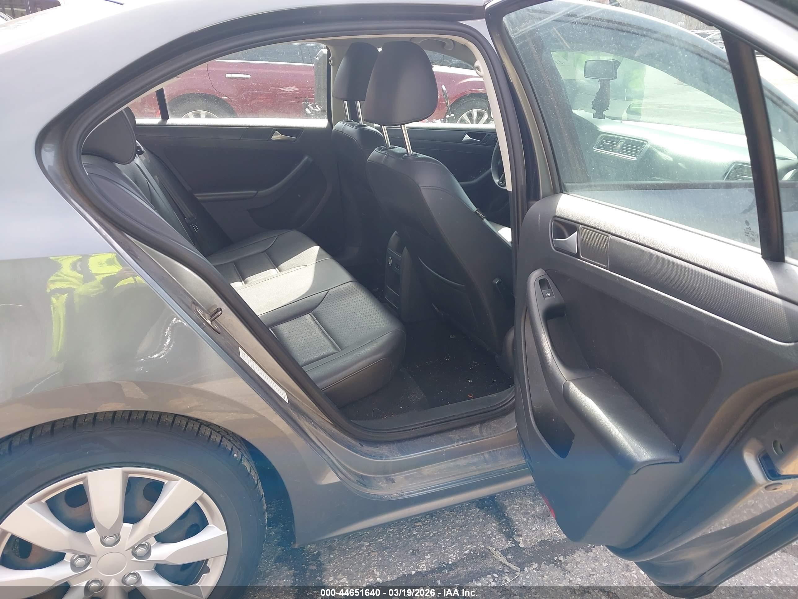 VOLKSWAGEN JETTA image 8