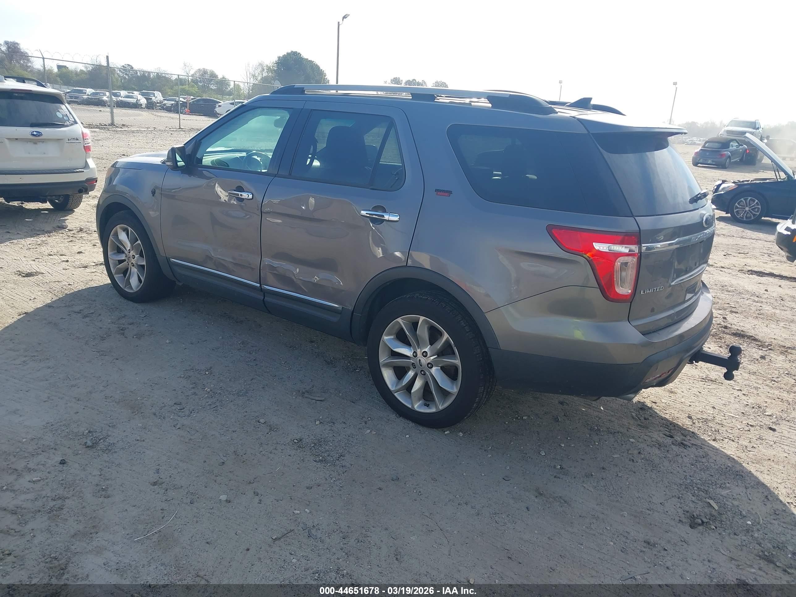 FORD EXPLORER image 3