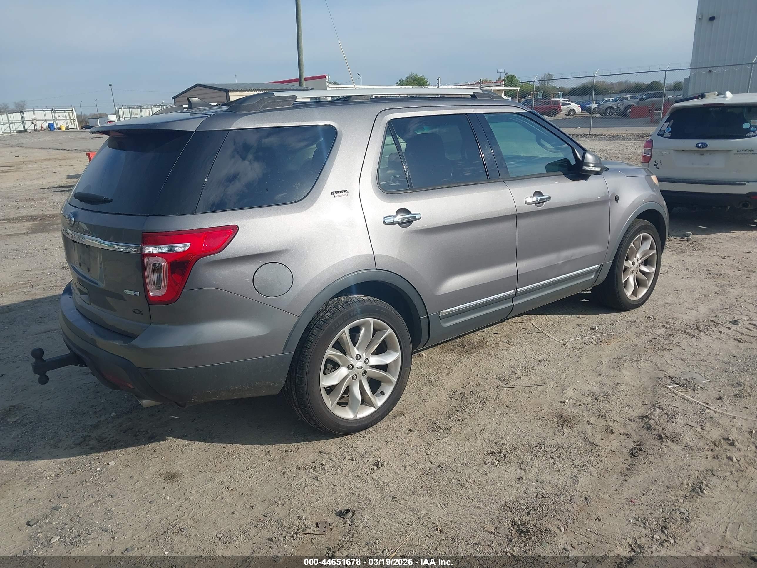 FORD EXPLORER image 4