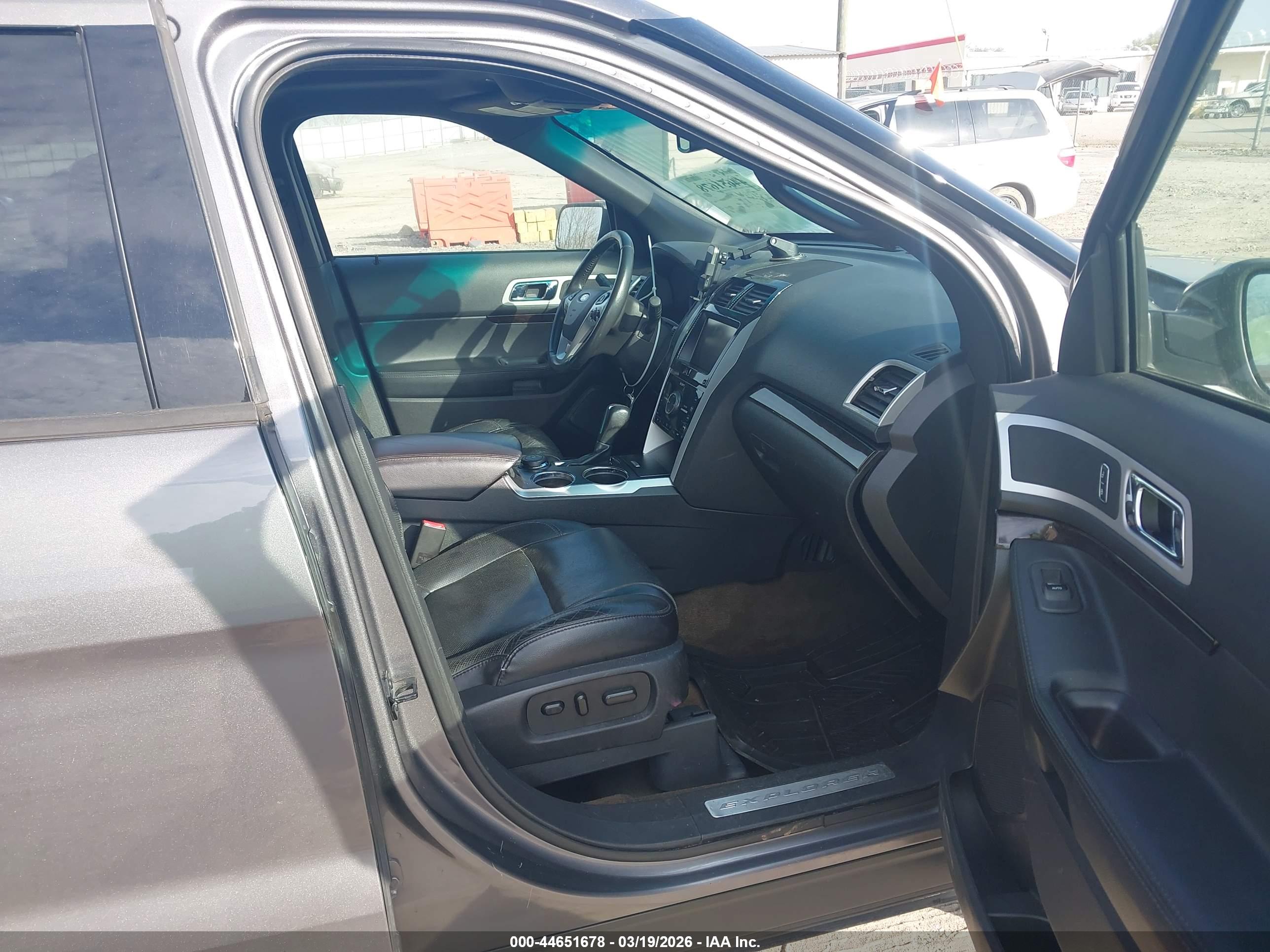 FORD EXPLORER image 5