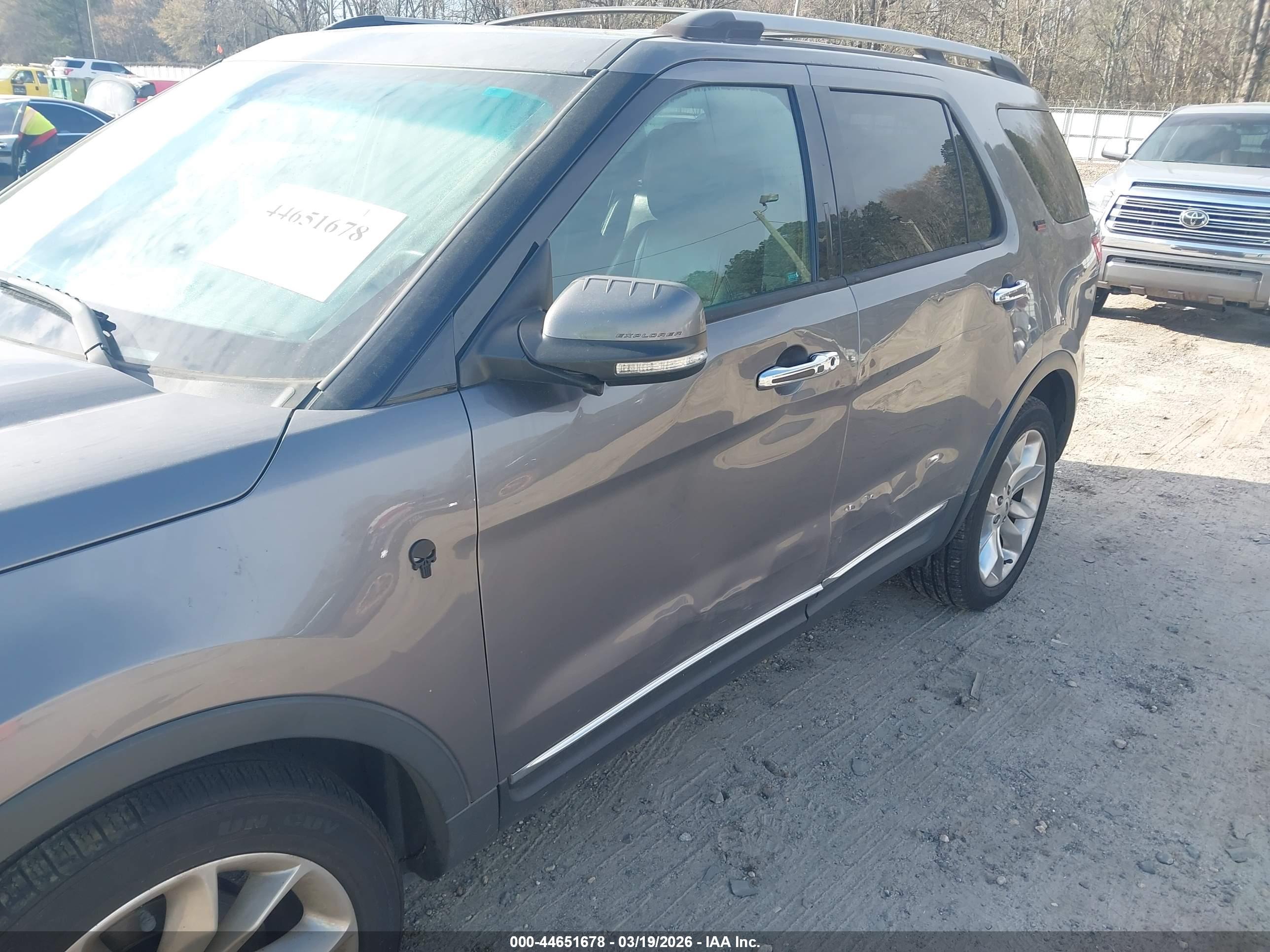 FORD EXPLORER image 6