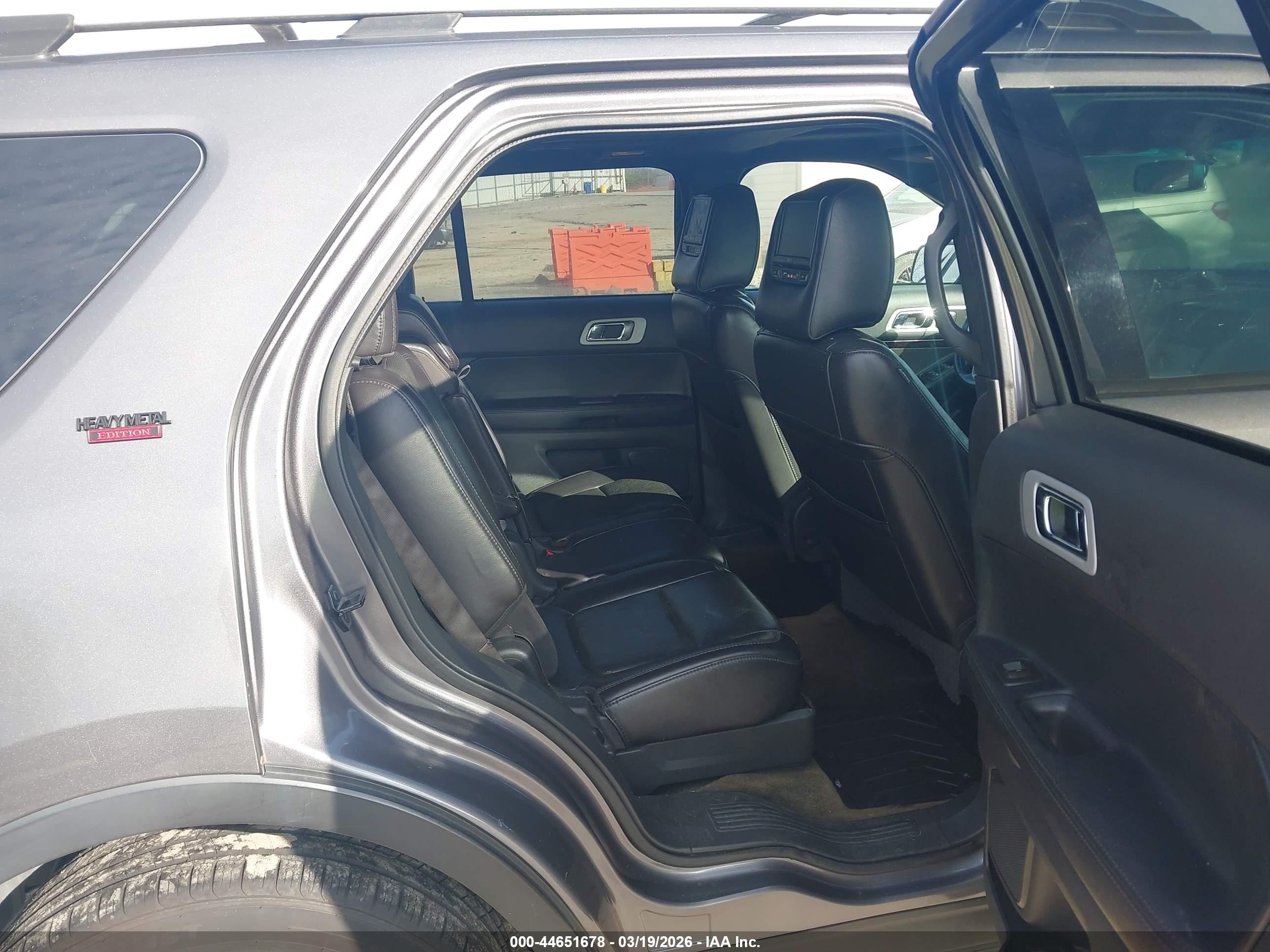 FORD EXPLORER image 8