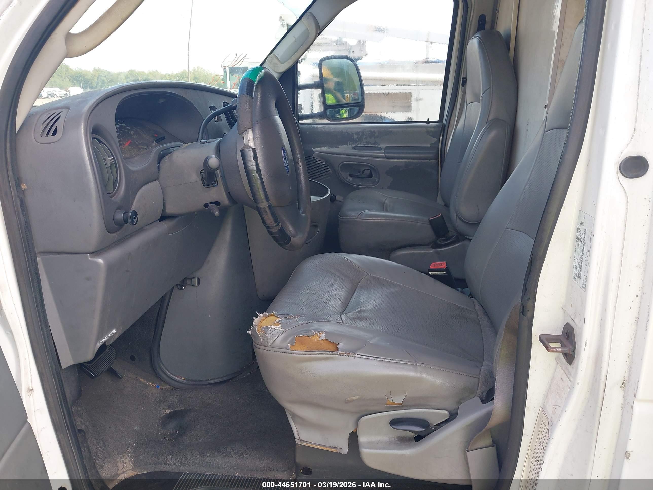 FORD E-350 image 8