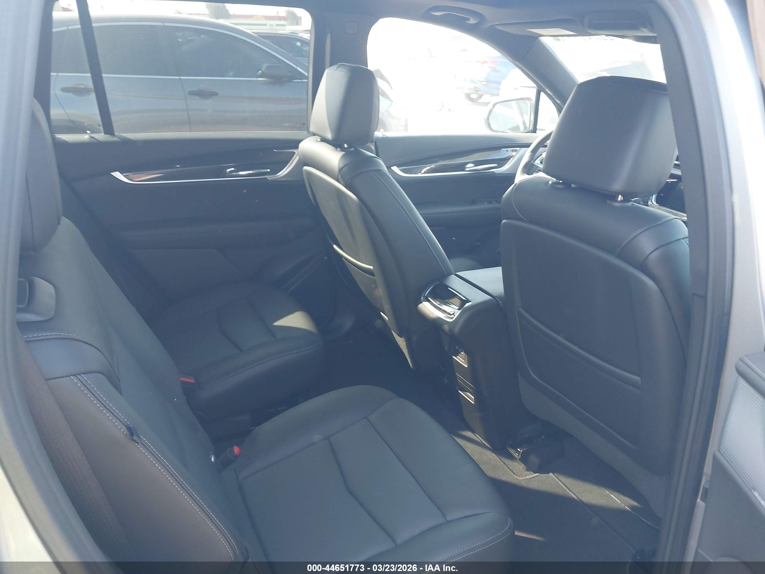 CADILLAC XT6 image 8