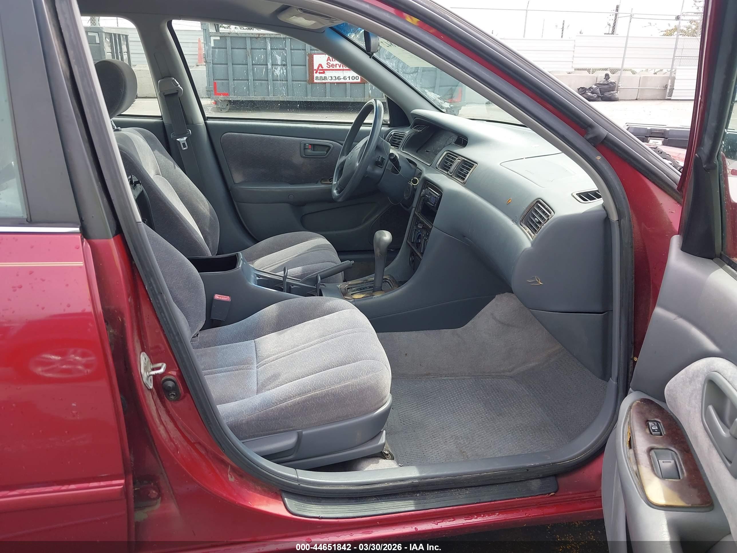 TOYOTA CAMRY image 5