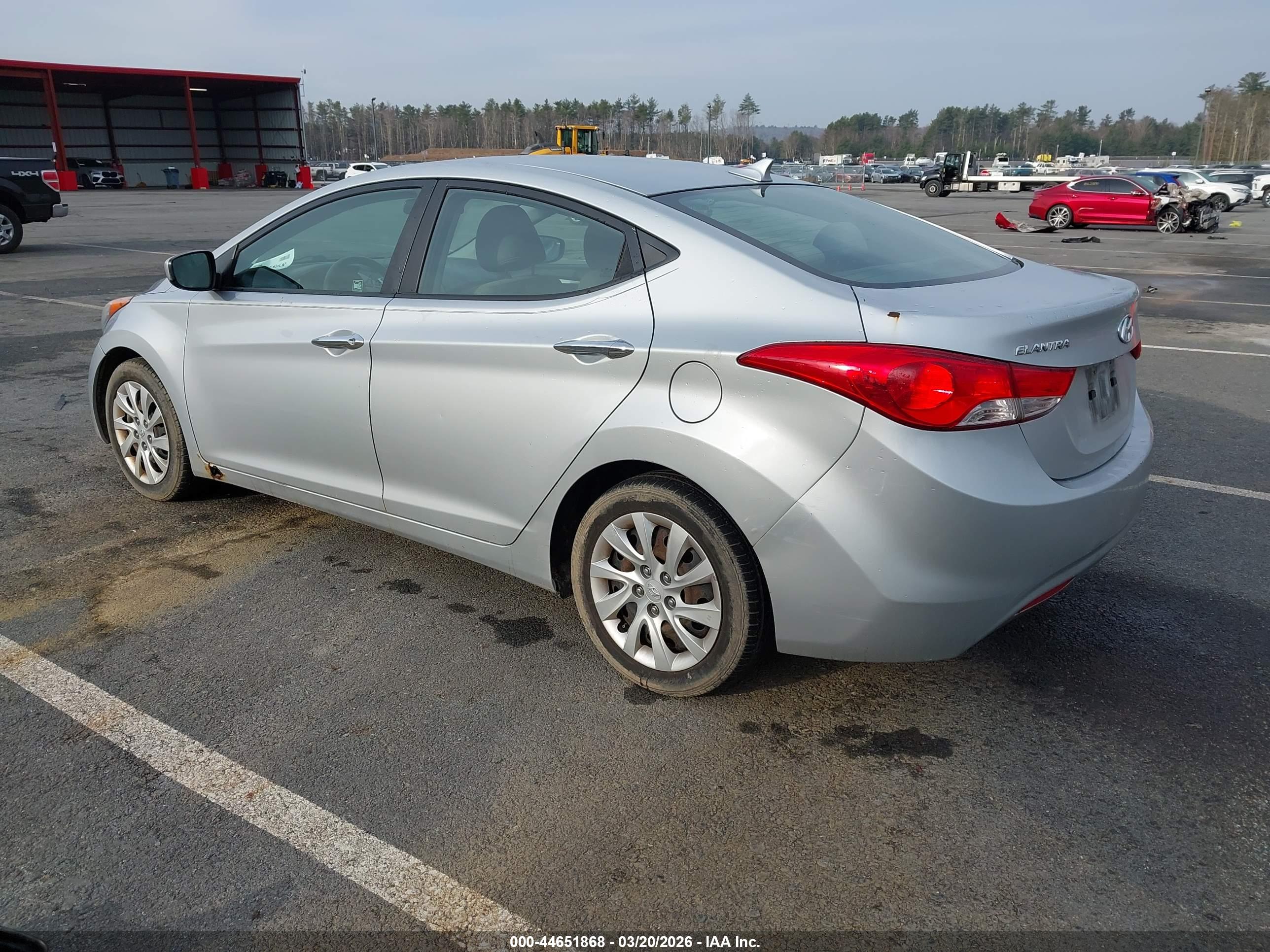 HYUNDAI ELANTRA image 3