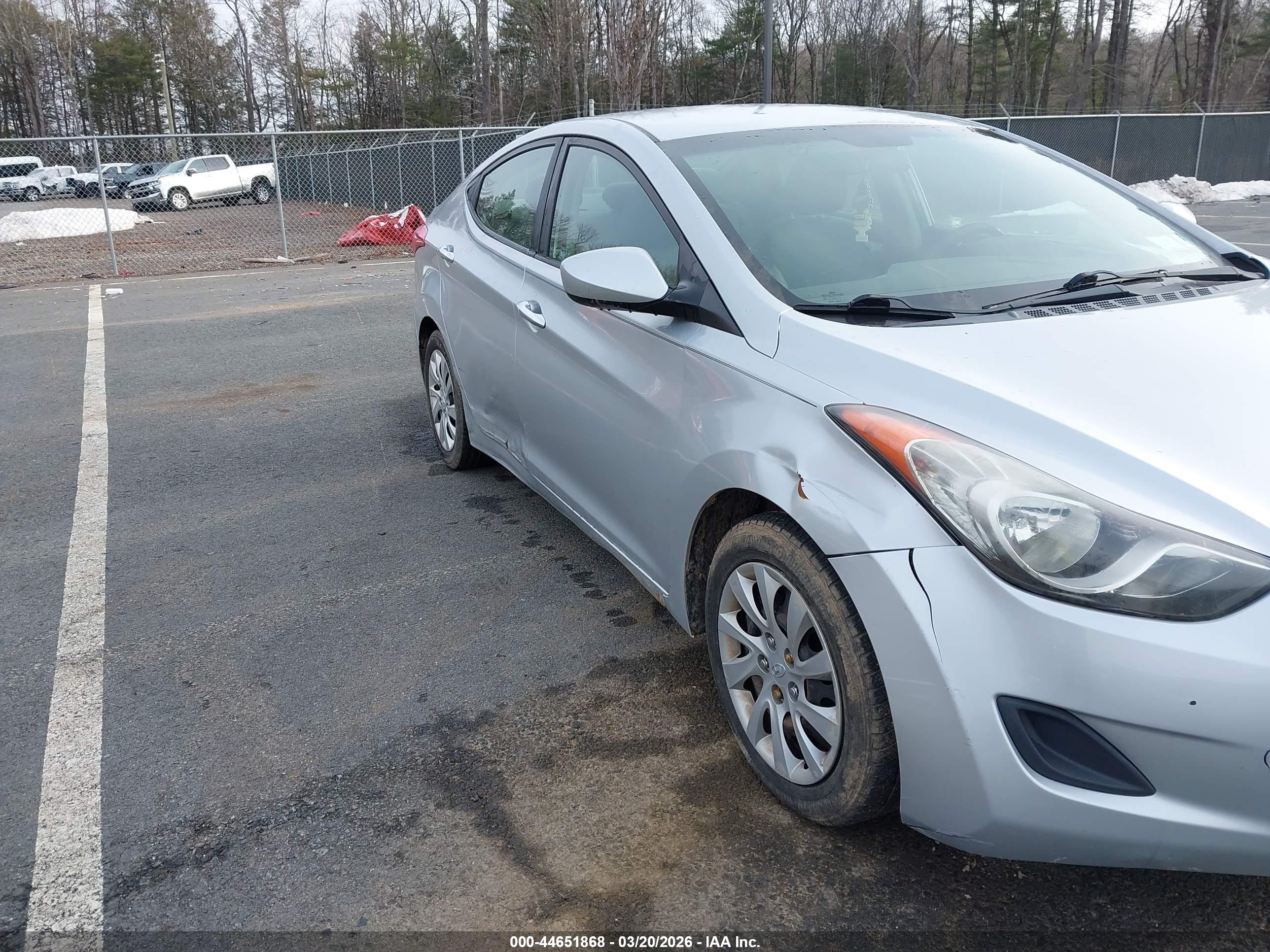 HYUNDAI ELANTRA image 6