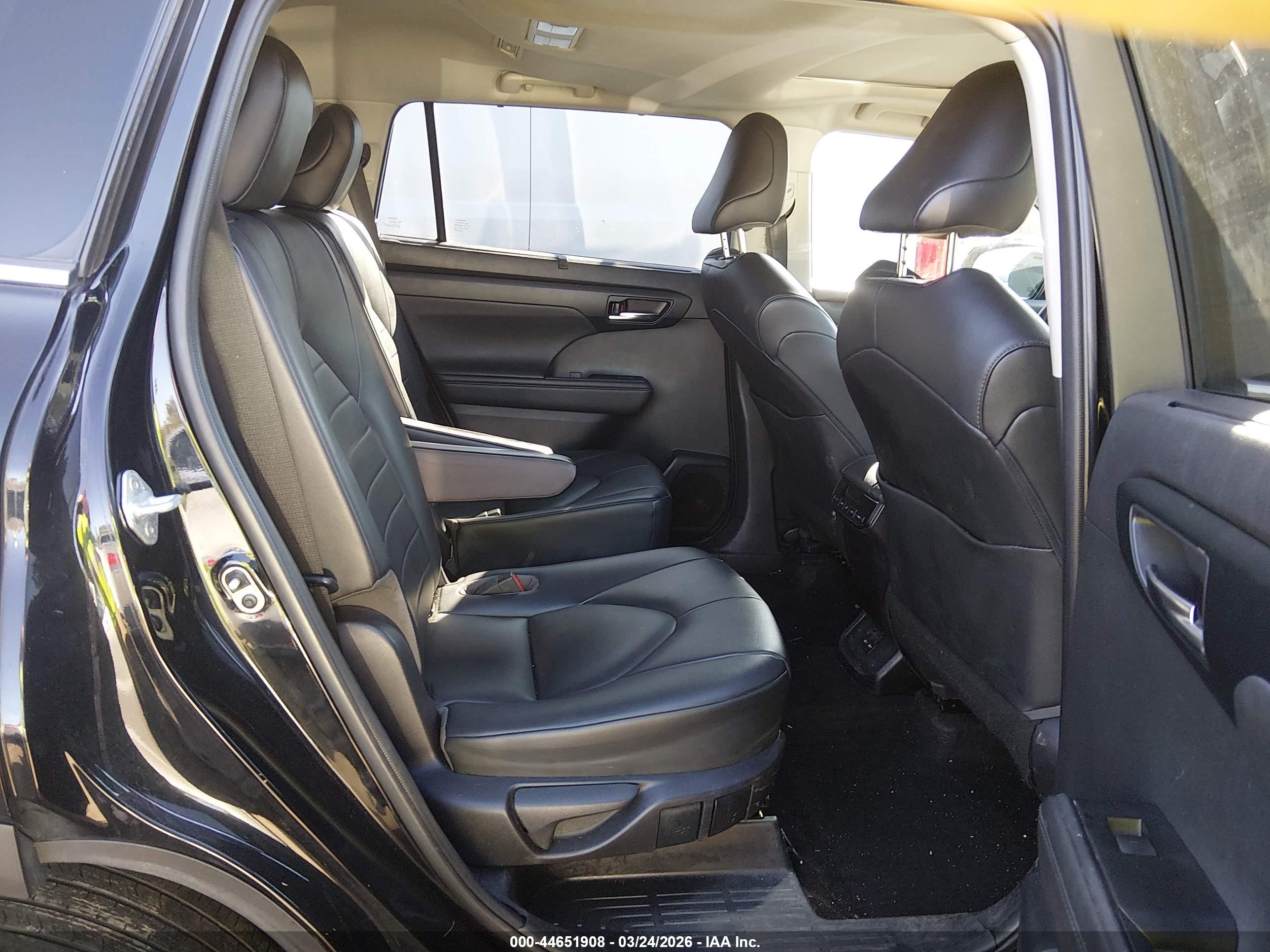TOYOTA HIGHLANDER image 8