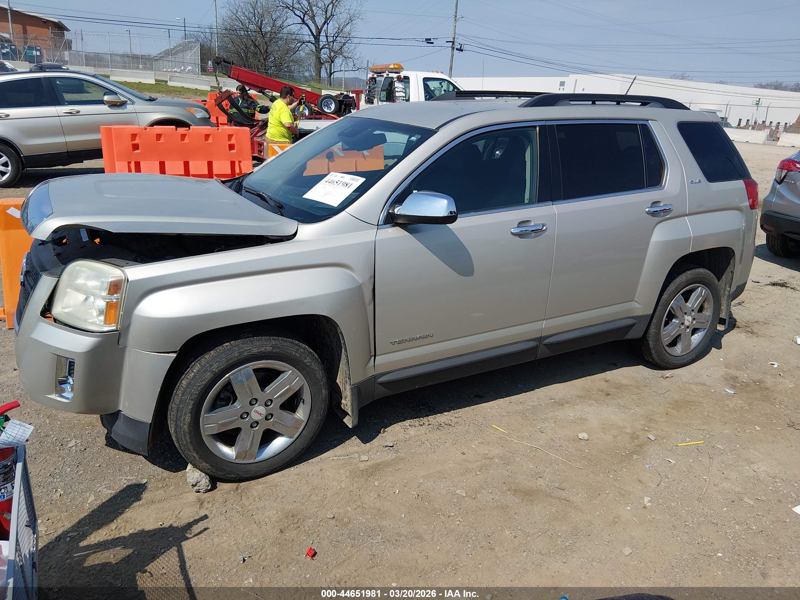 GMC TERRAIN image 2