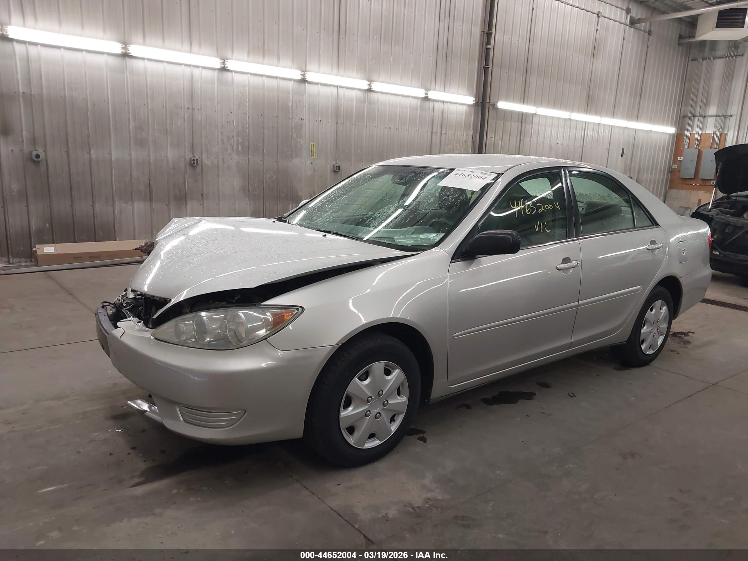 TOYOTA CAMRY image 2