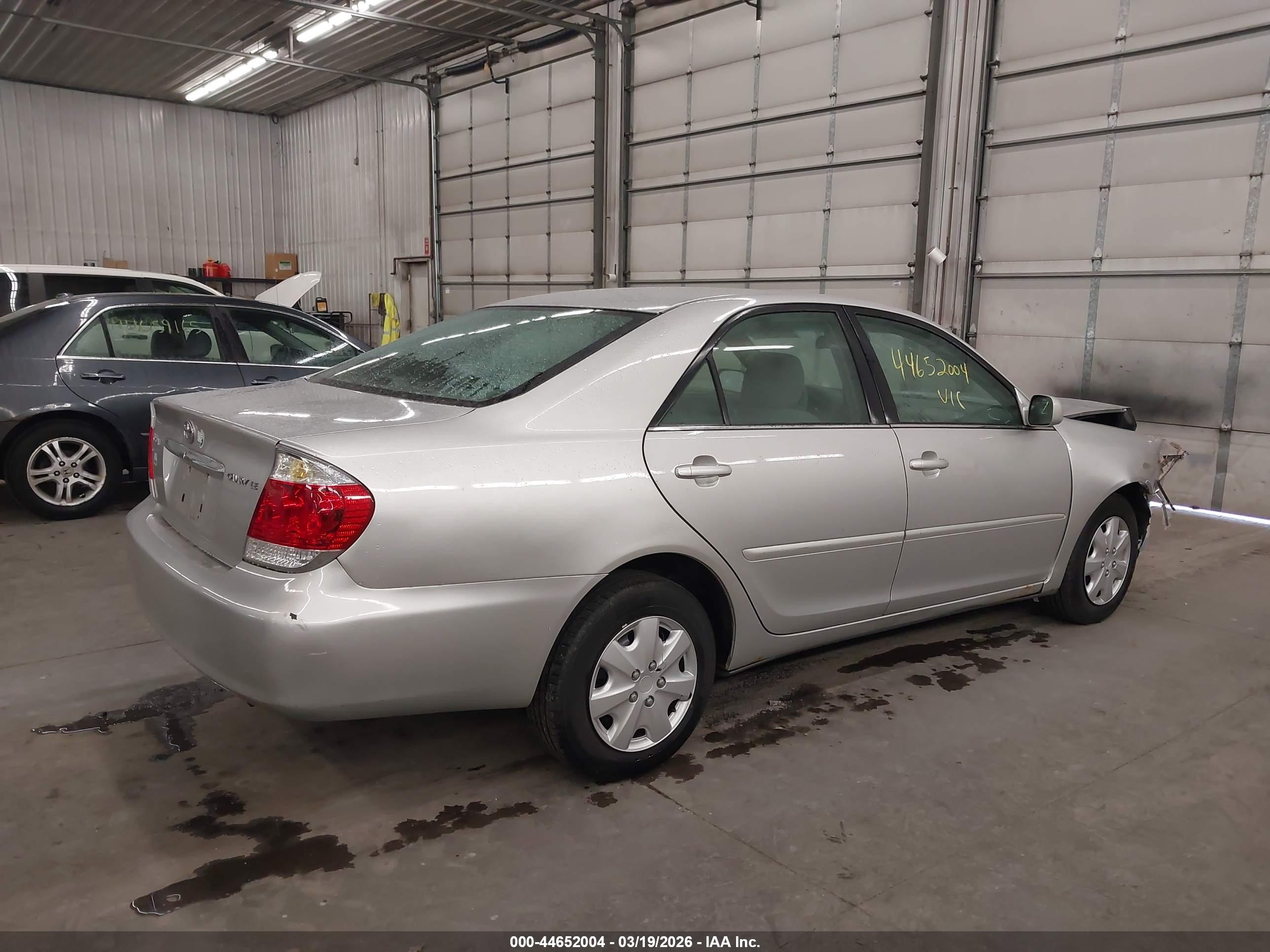TOYOTA CAMRY image 4