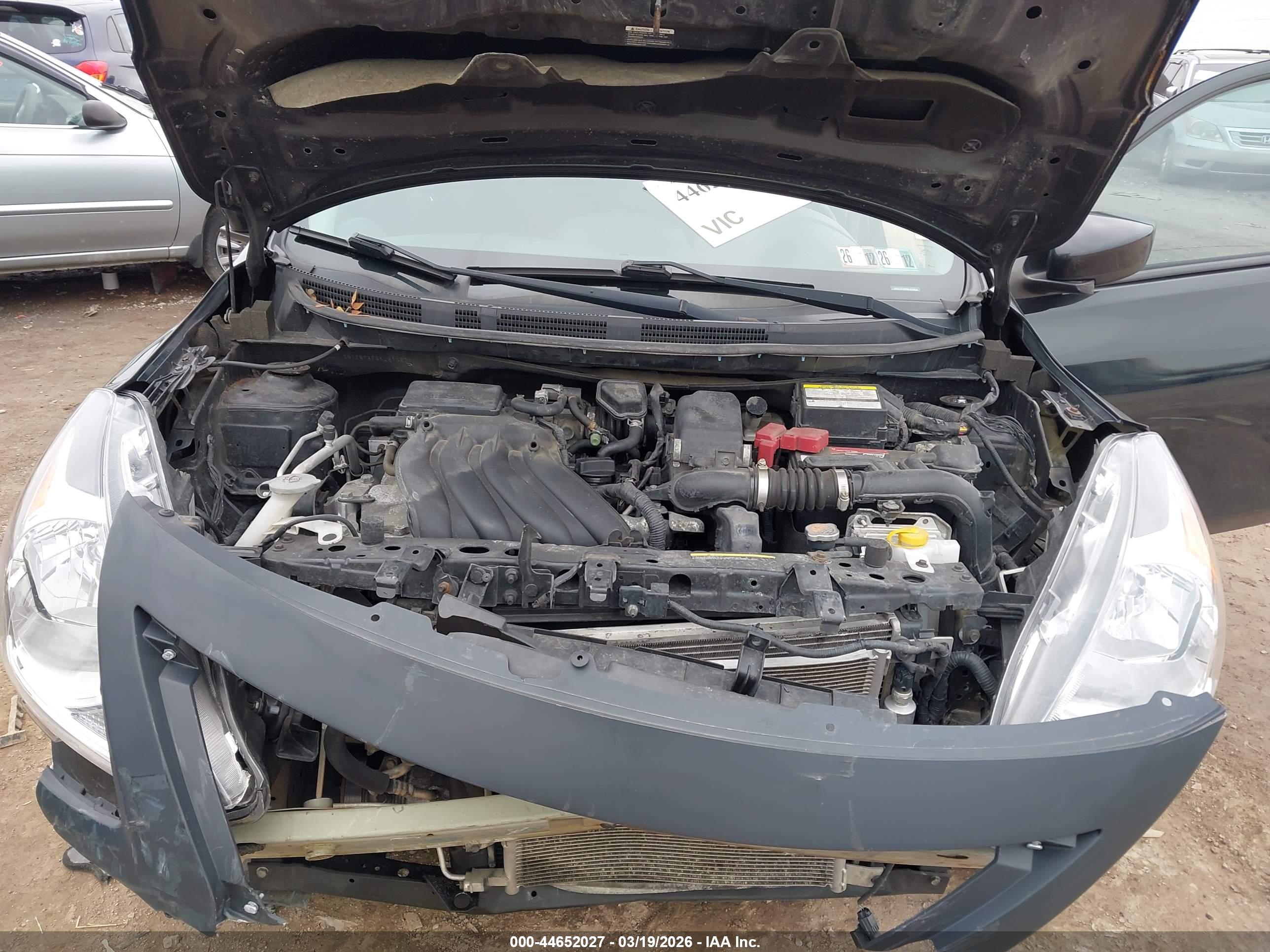 NISSAN VERSA image 10