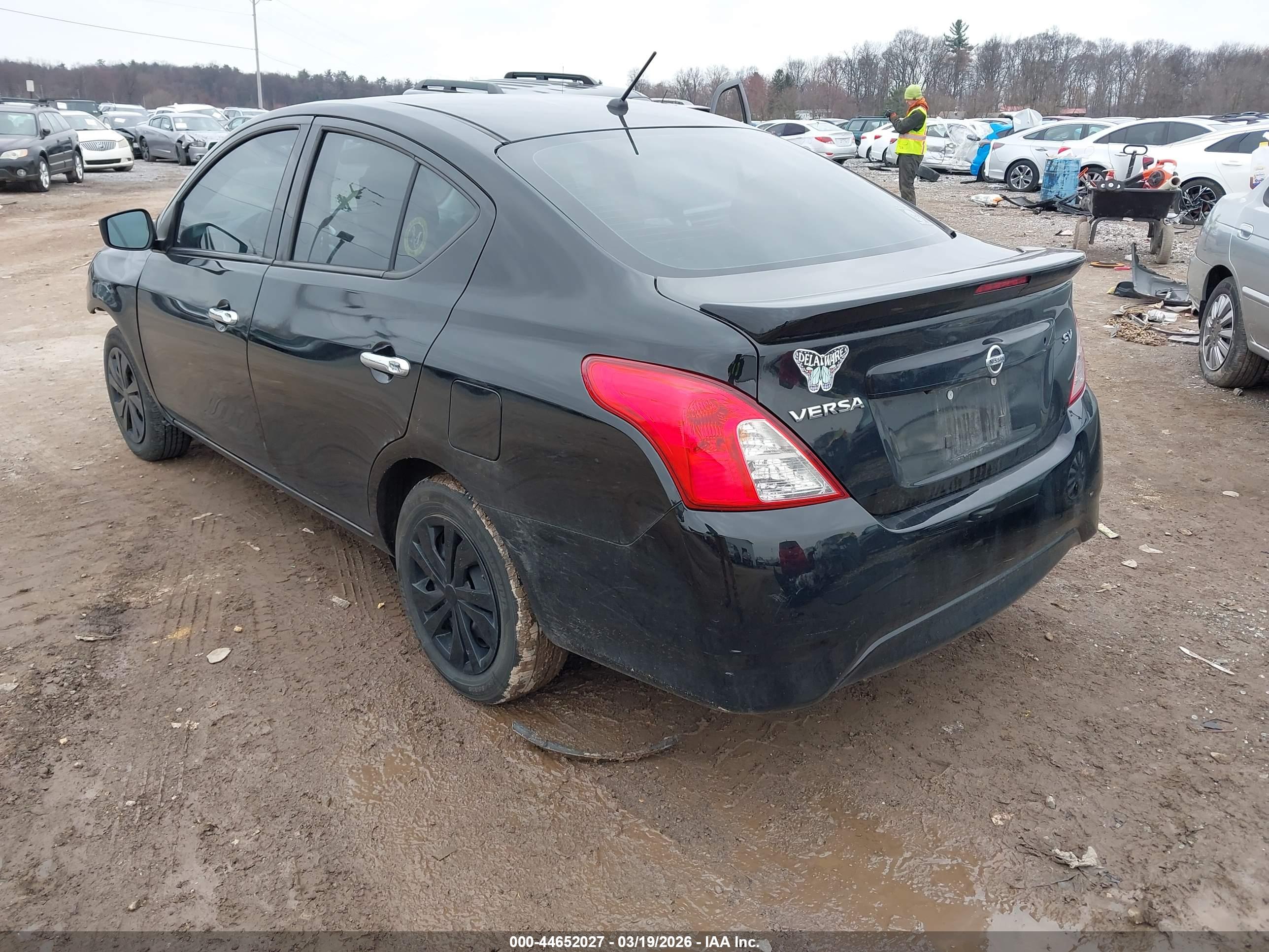 NISSAN VERSA image 3