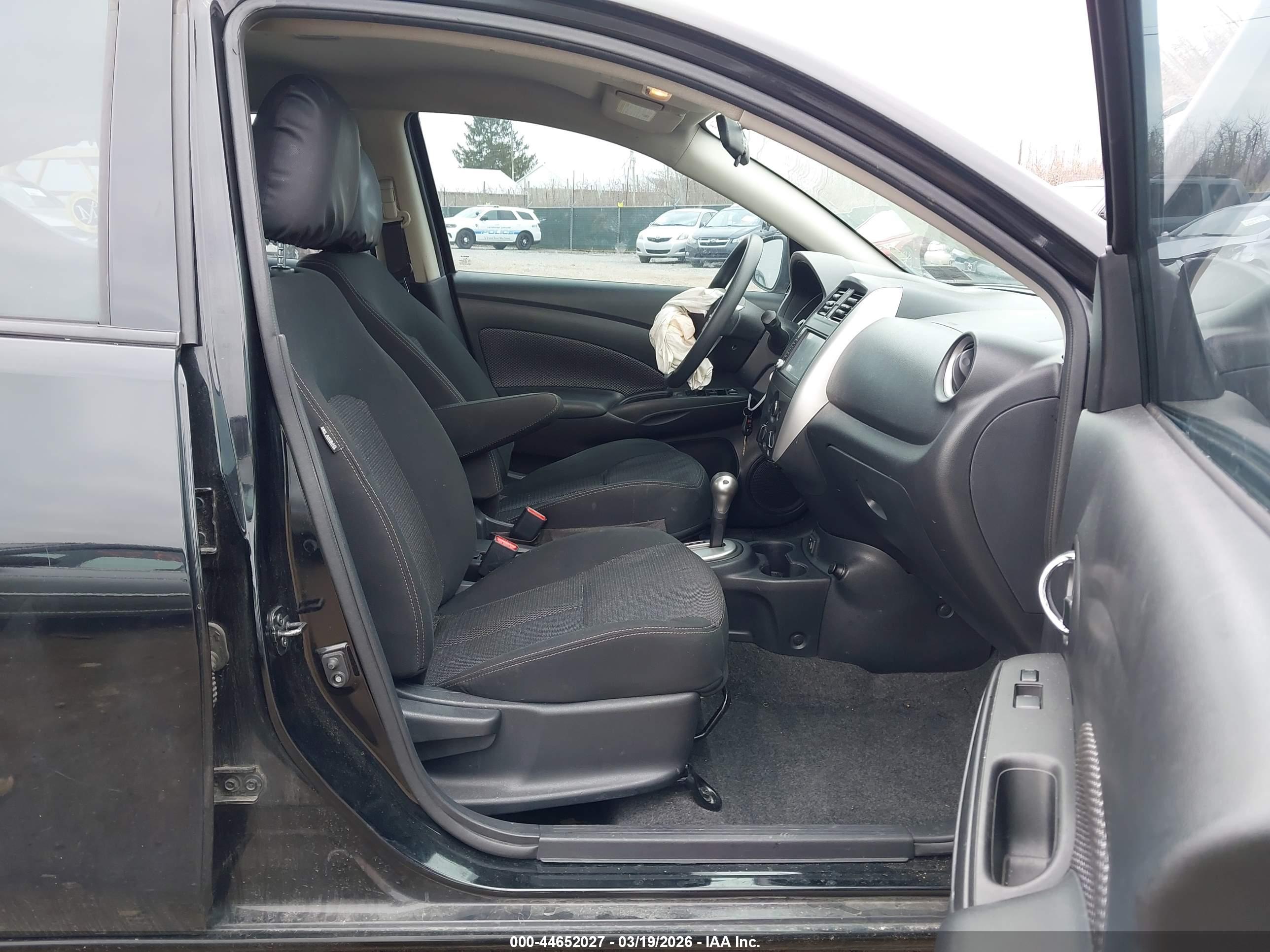 NISSAN VERSA image 5