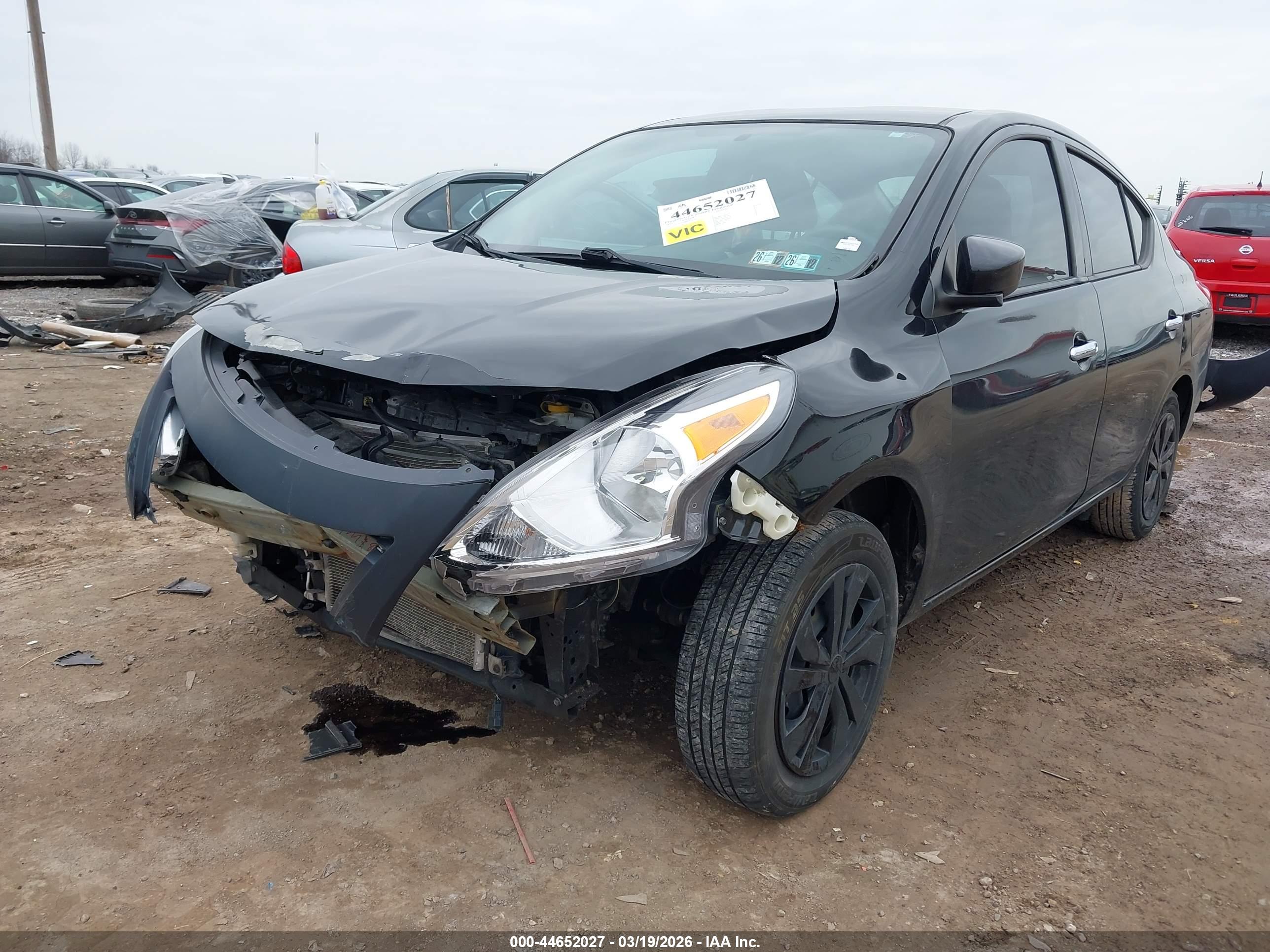 NISSAN VERSA image 6