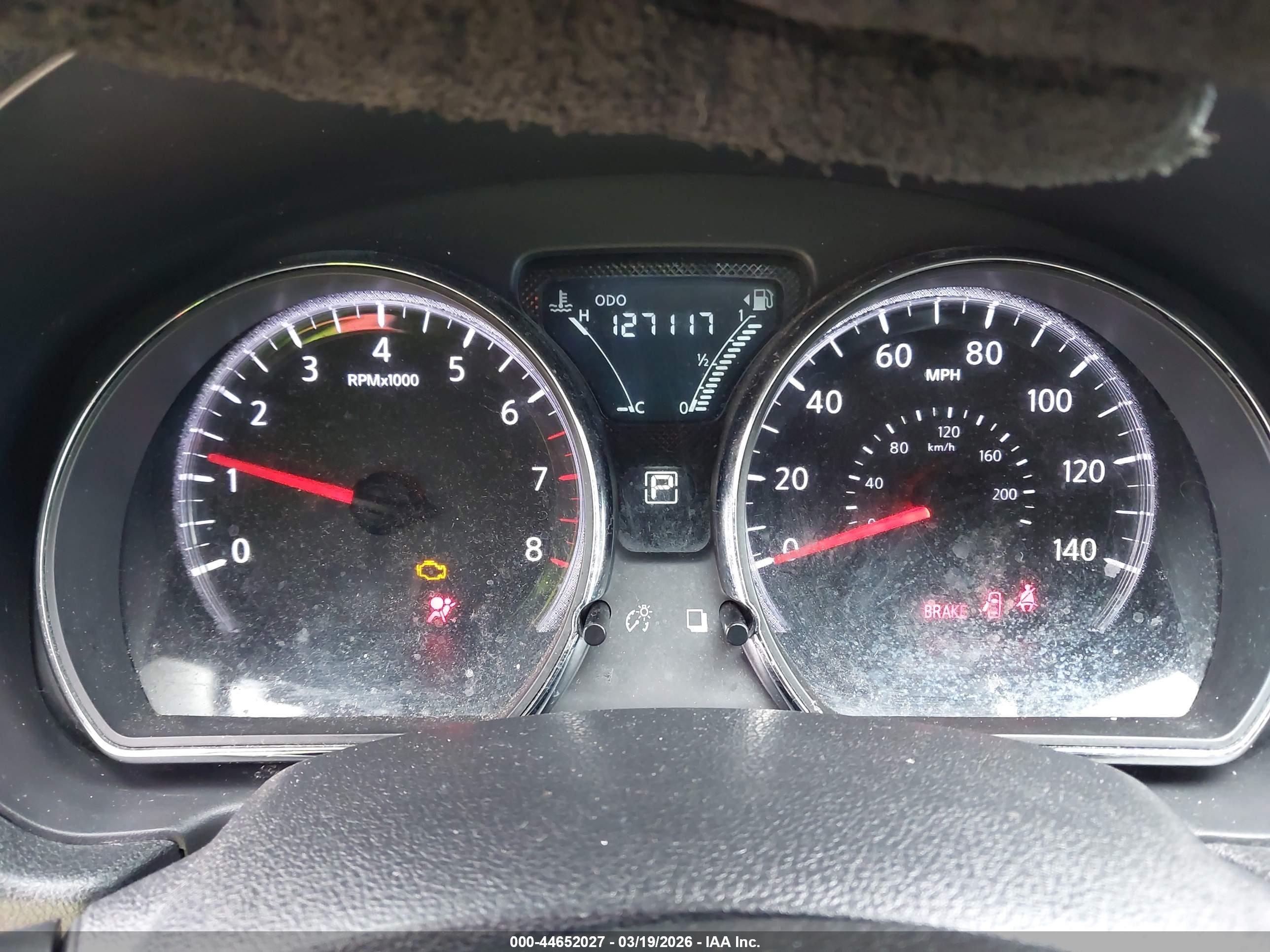 NISSAN VERSA image 7
