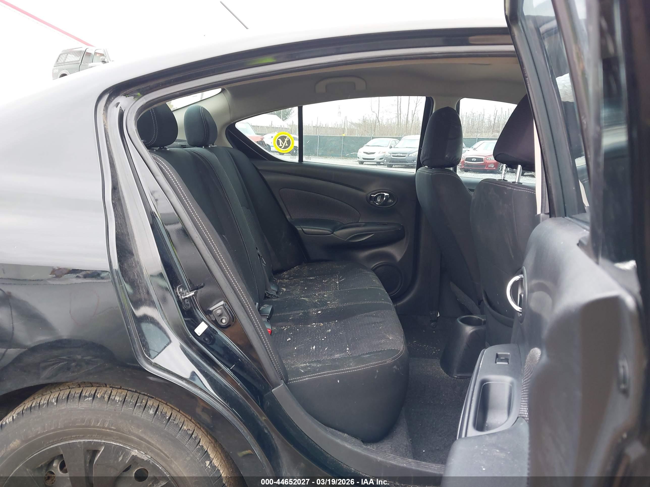 NISSAN VERSA image 8