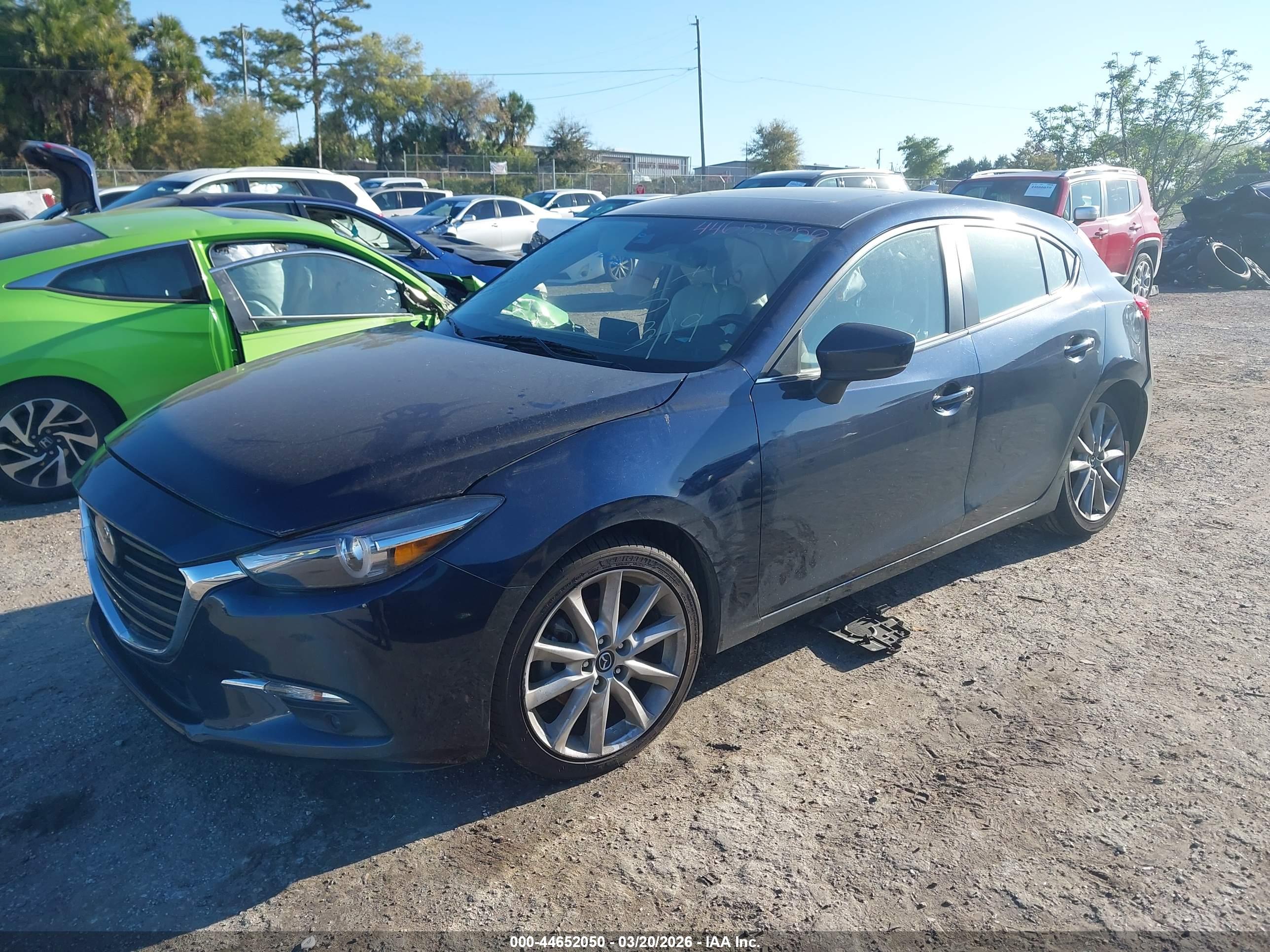 MAZDA MAZDA3 image 2